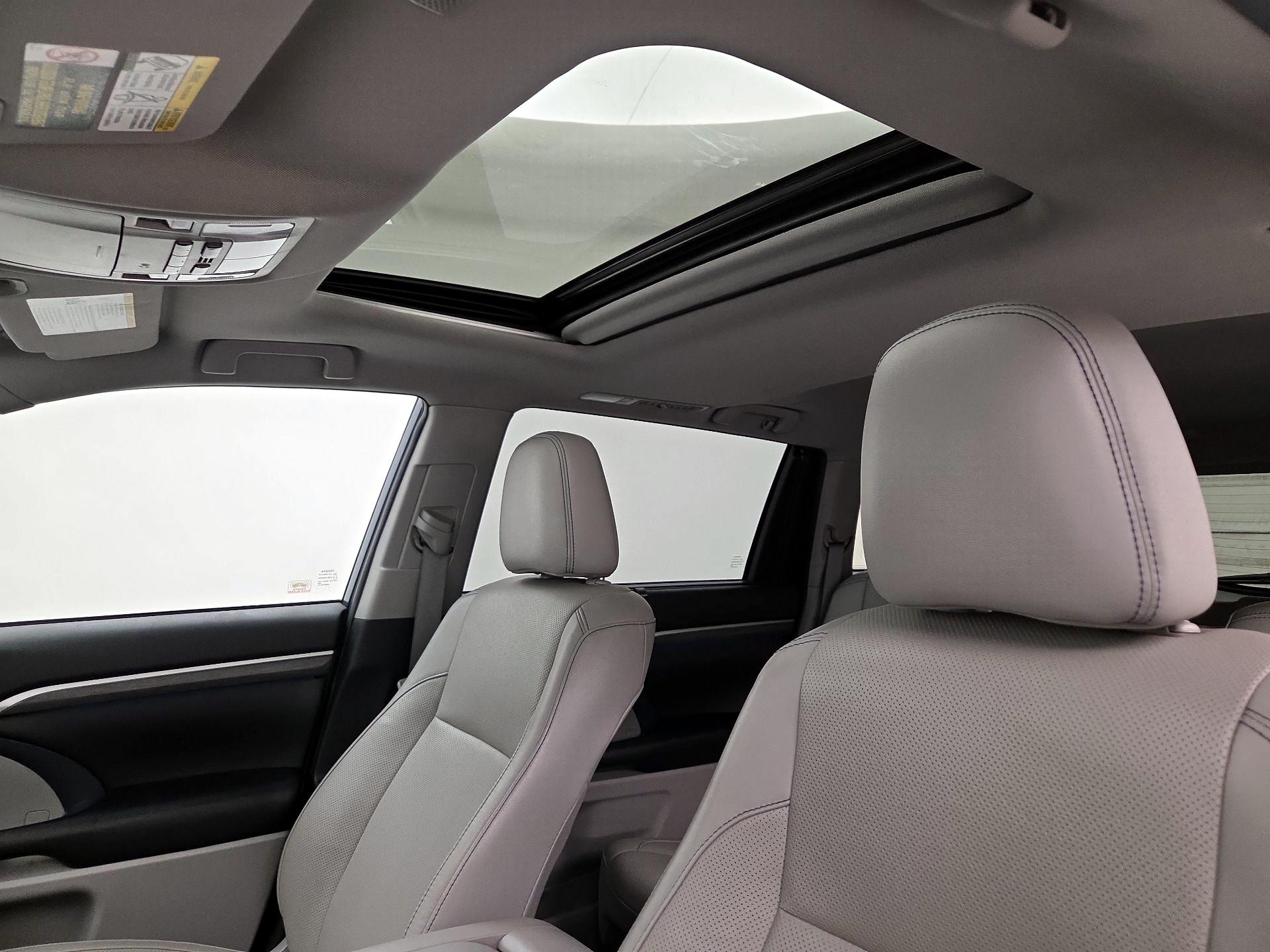 Thumbnail: 2019 Toyota Highlander - 19