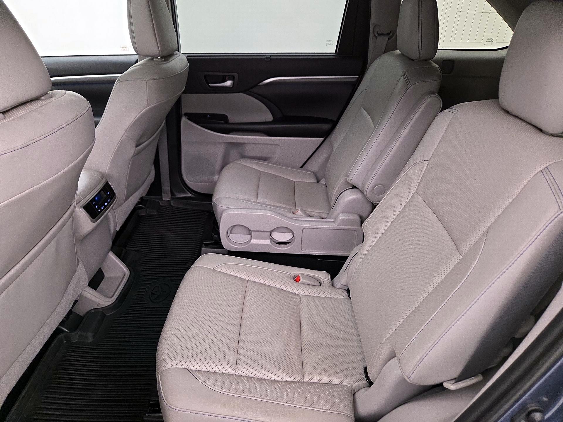 Thumbnail: 2019 Toyota Highlander - 20