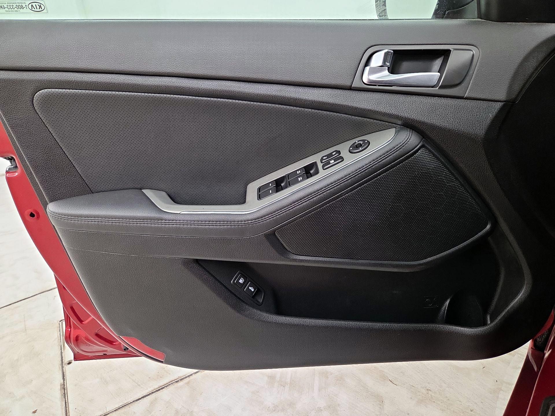 Thumbnail: 2015 Kia Optima - 12