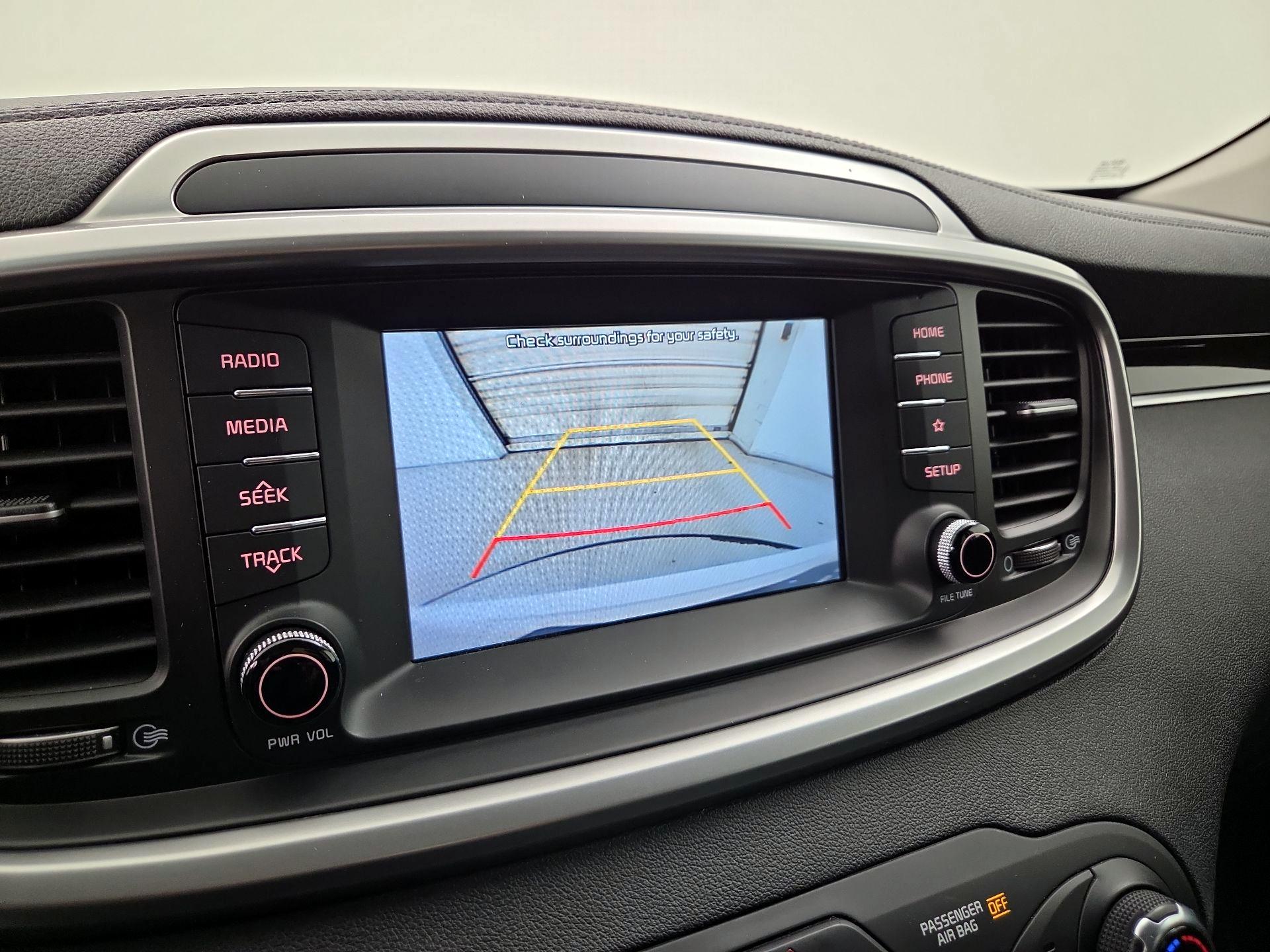 Thumbnail: 2020 Kia Sorento - 14