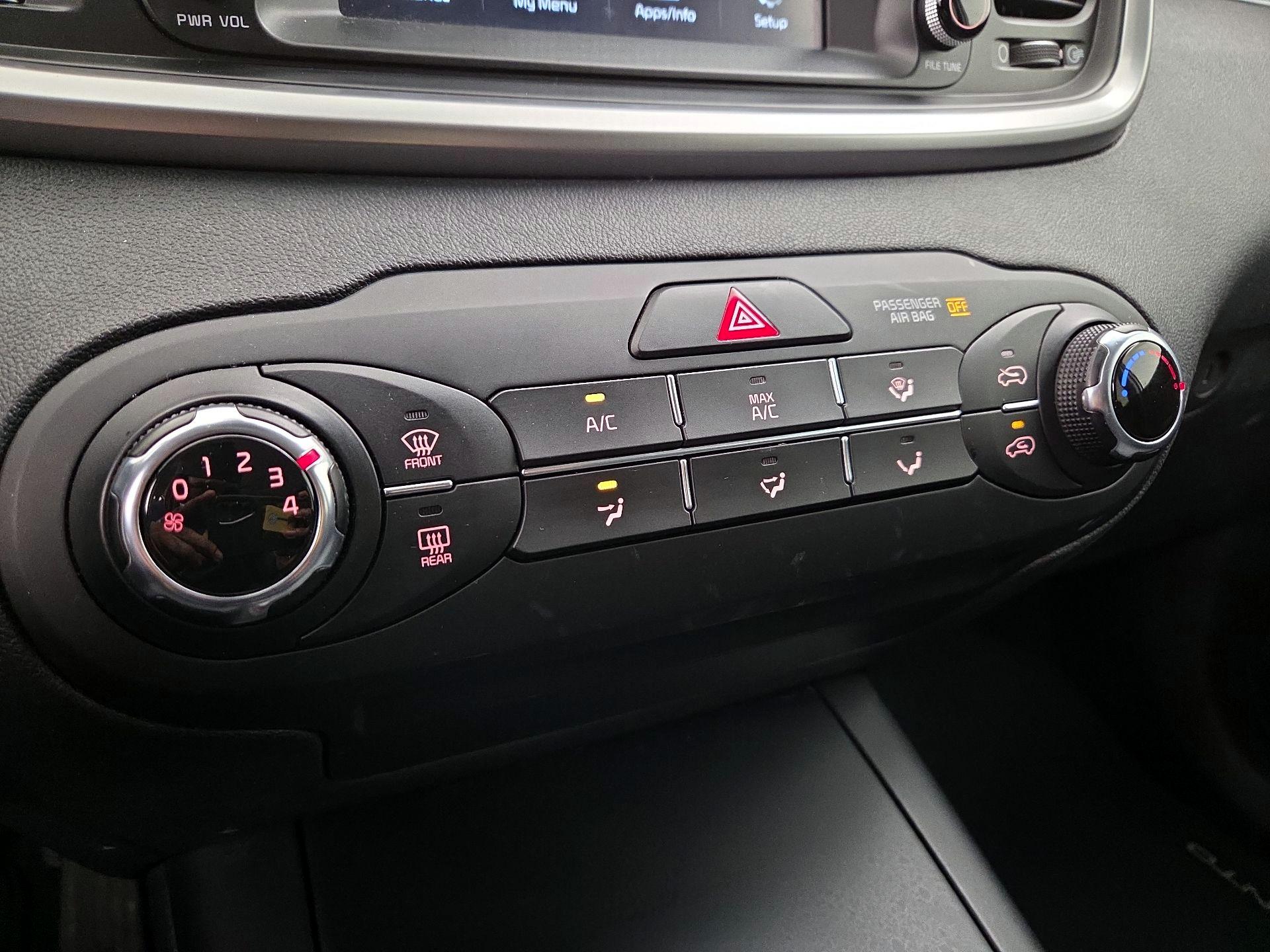 Thumbnail: 2020 Kia Sorento - 16