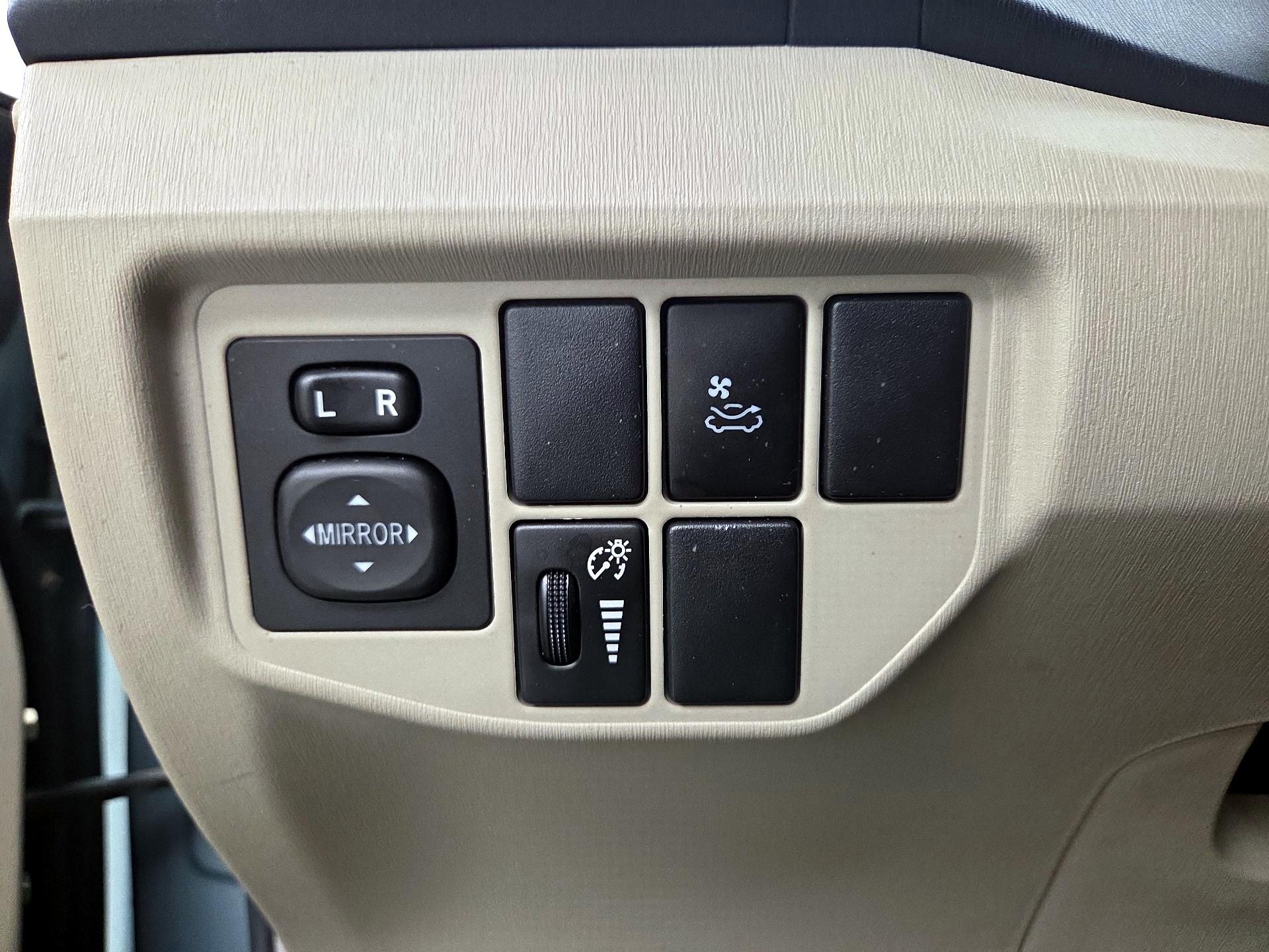 Thumbnail: 2014 Toyota Prius - 13