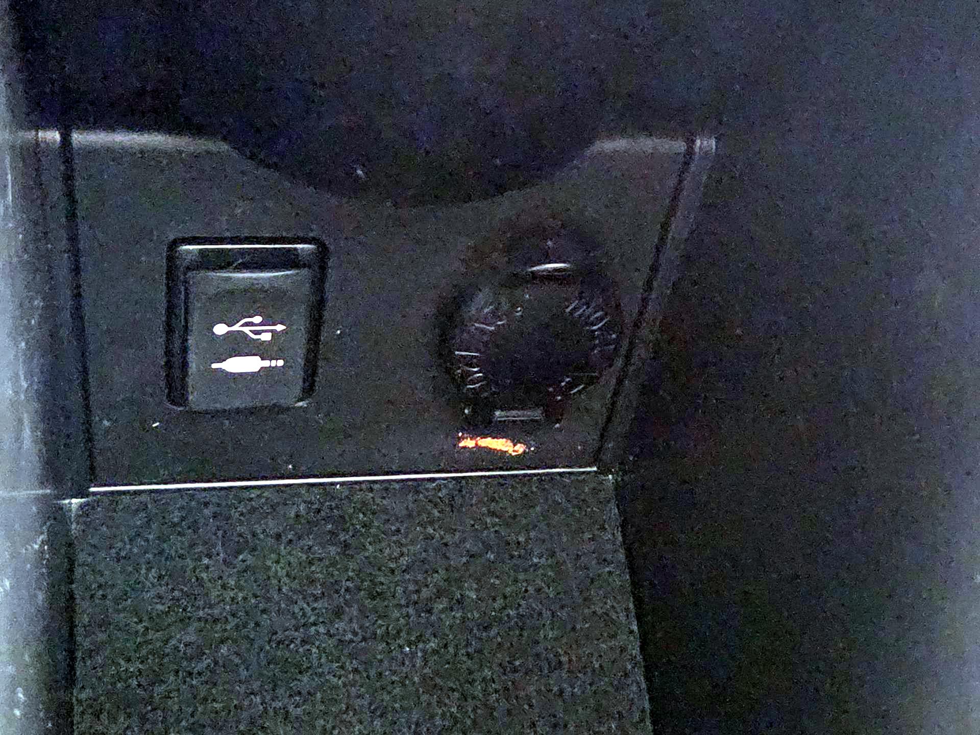 Thumbnail: 2014 Toyota Prius - 18