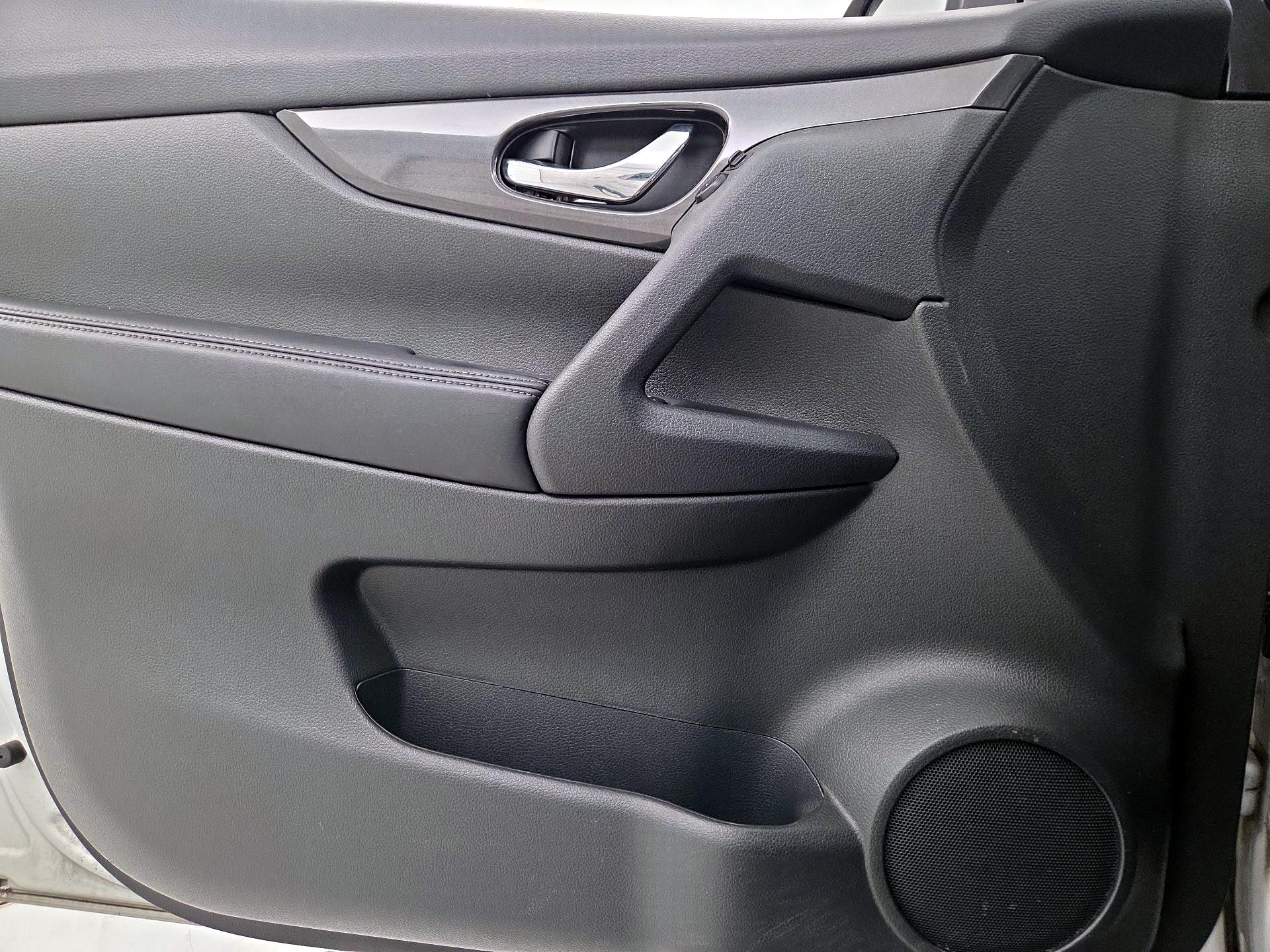 Thumbnail: 2017 Nissan Rogue - 12