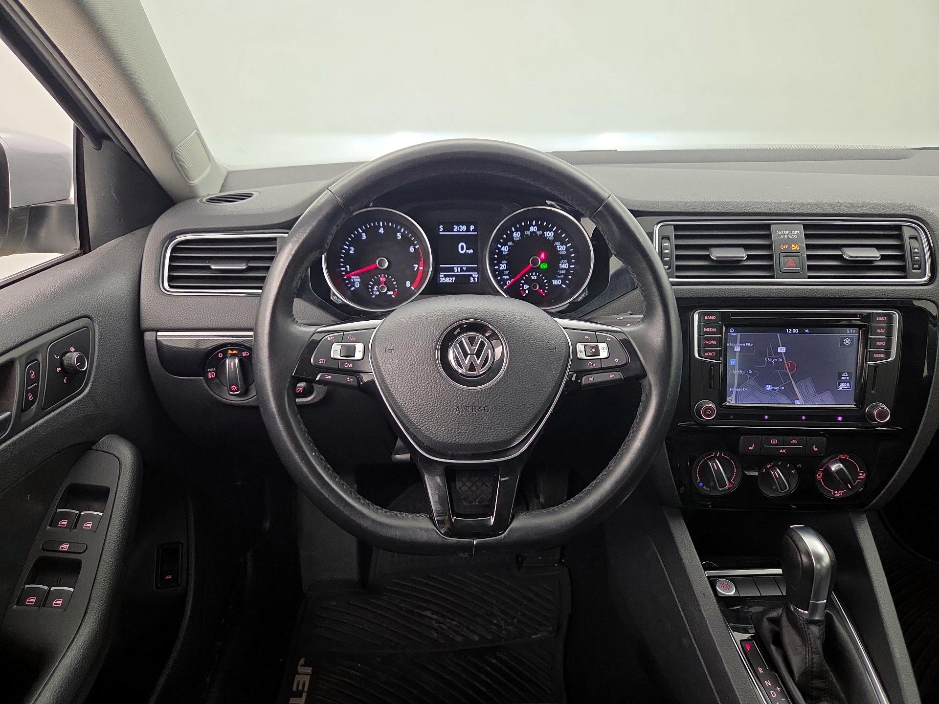 Thumbnail: 2016 Volkswagen Jetta - 10
