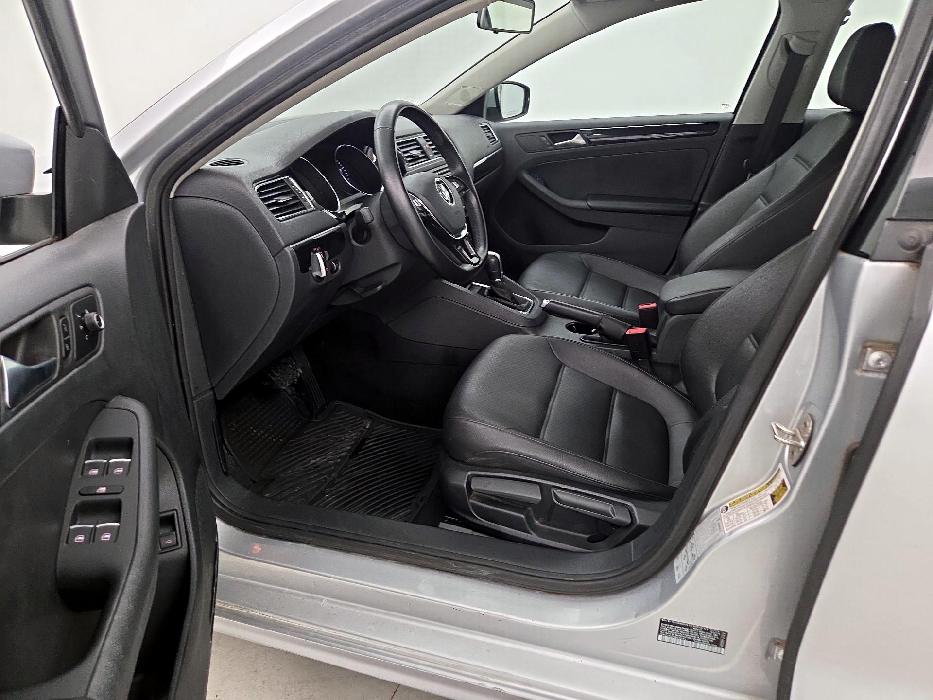 Thumbnail: 2016 Volkswagen Jetta - 11