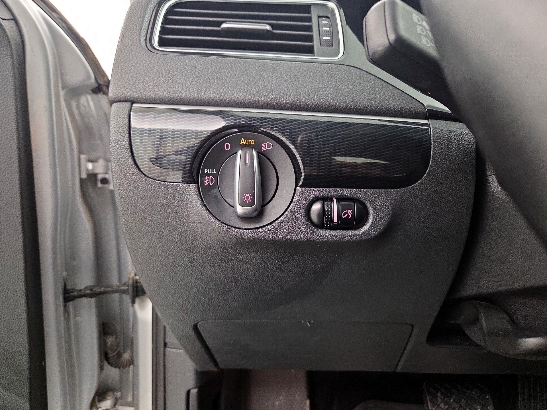 Thumbnail: 2016 Volkswagen Jetta - 13