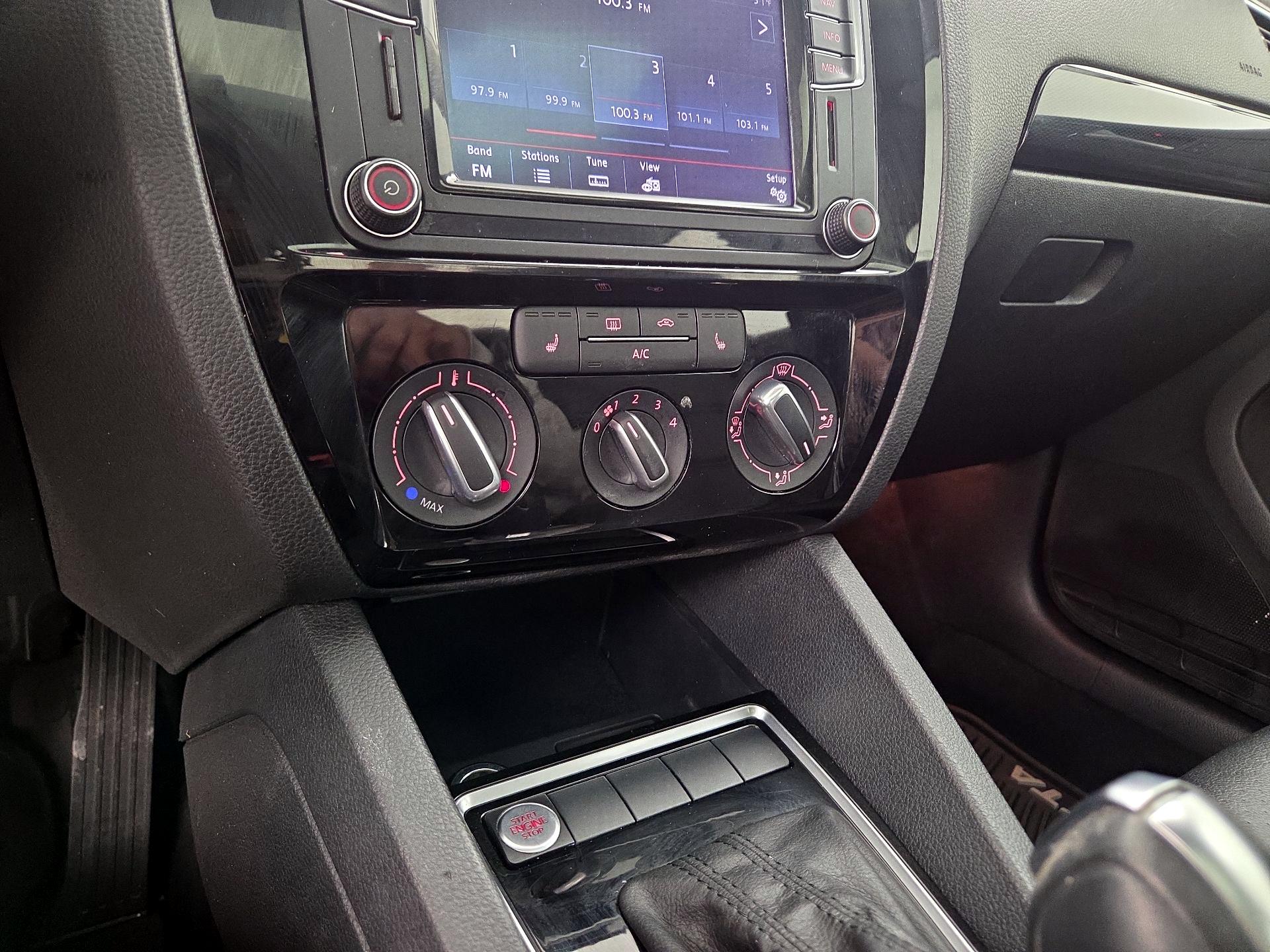 Thumbnail: 2016 Volkswagen Jetta - 17