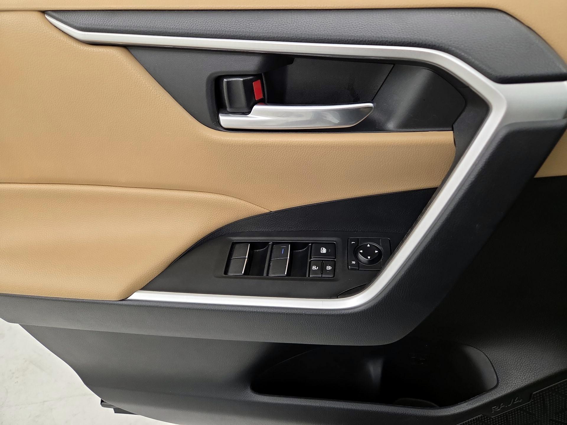 Thumbnail: 2021 Toyota RAV4 - 12