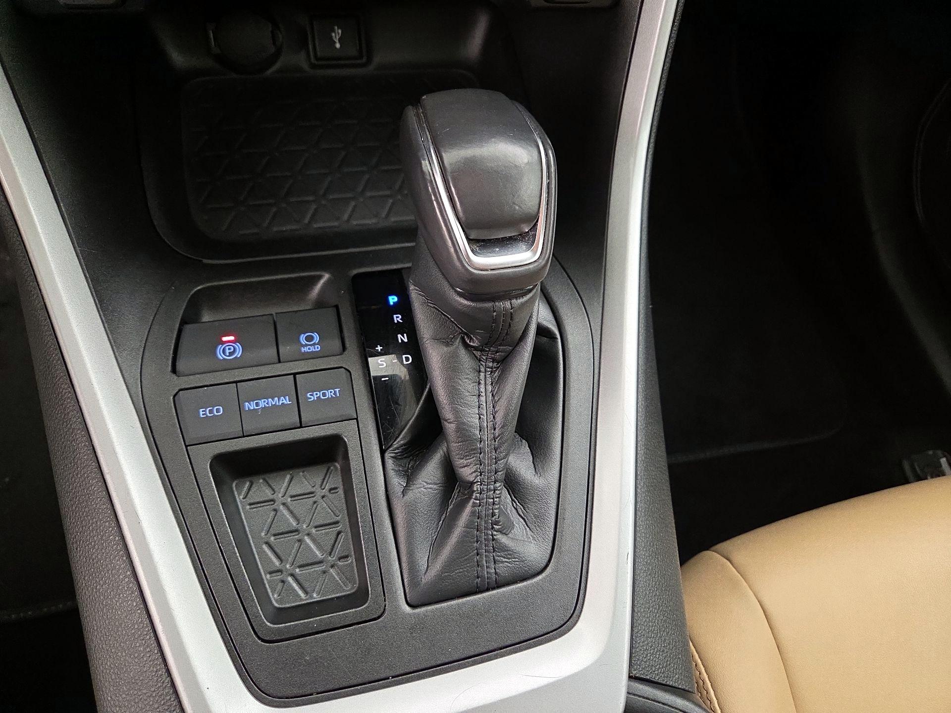 Thumbnail: 2021 Toyota RAV4 - 17