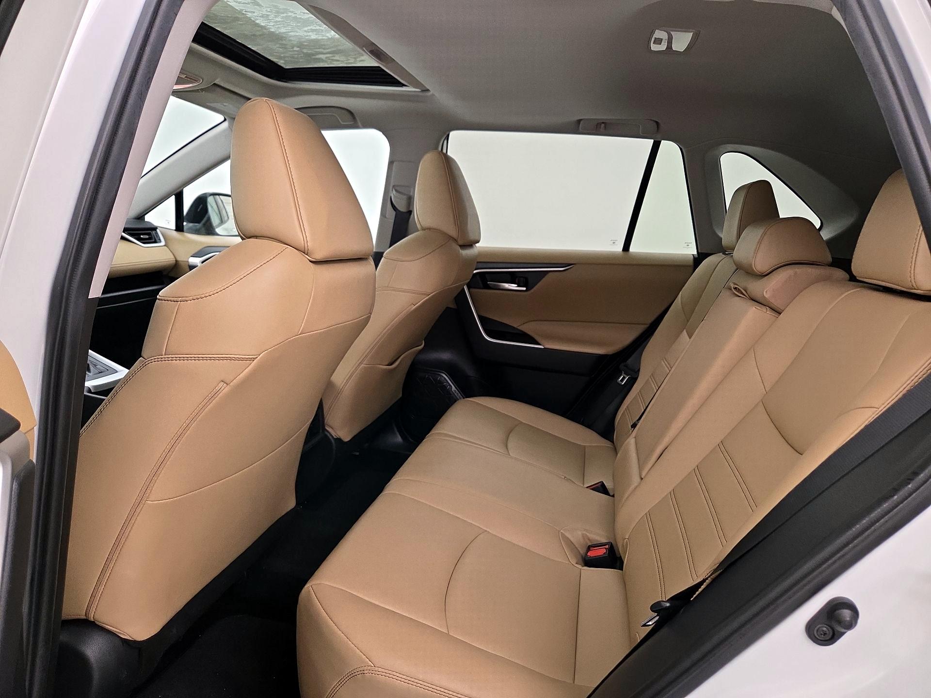 Thumbnail: 2021 Toyota RAV4 - 20