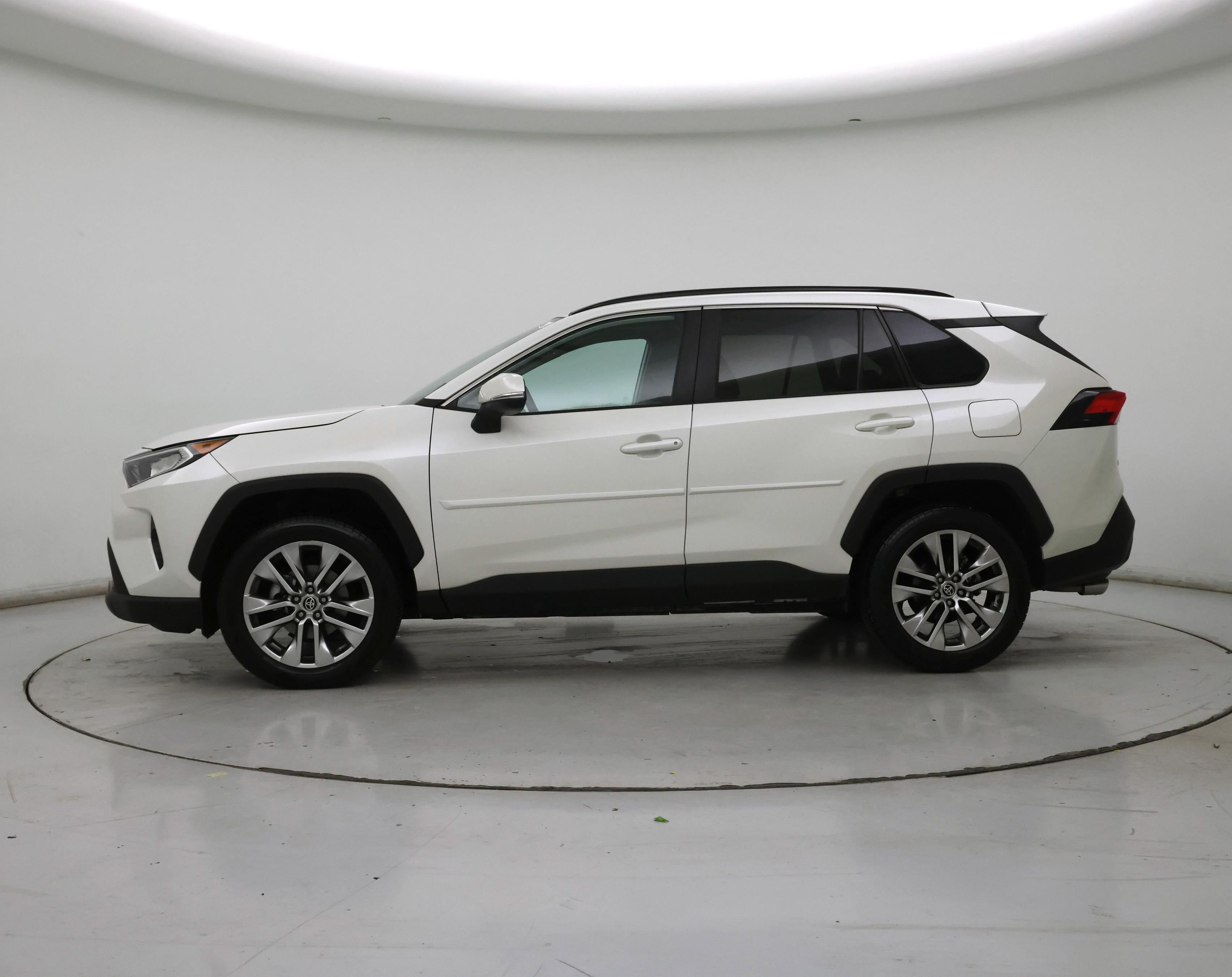 Thumbnail: 2021 Toyota RAV4 - 3