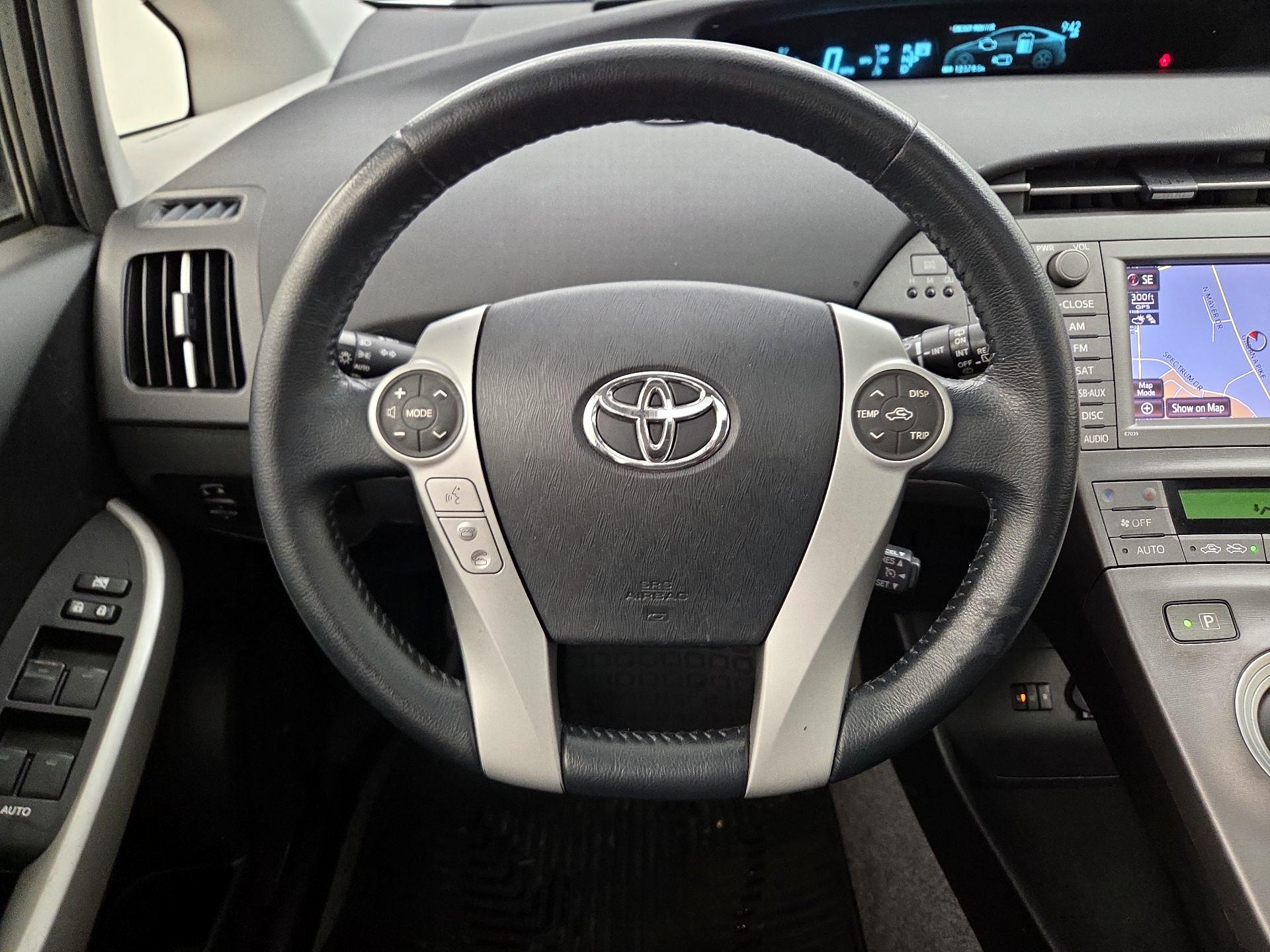 Thumbnail: 2014 Toyota Prius - 10