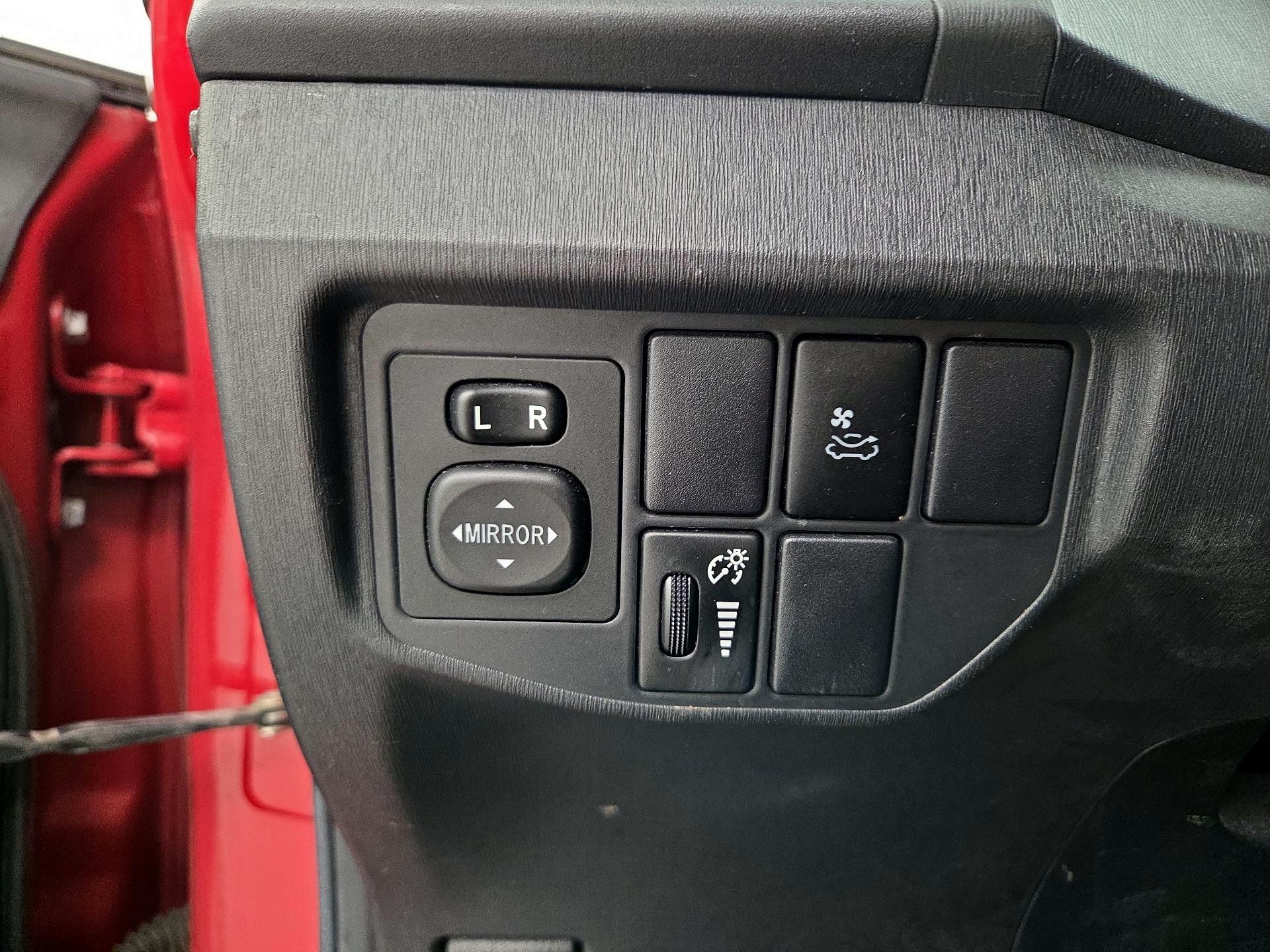 Thumbnail: 2014 Toyota Prius - 13