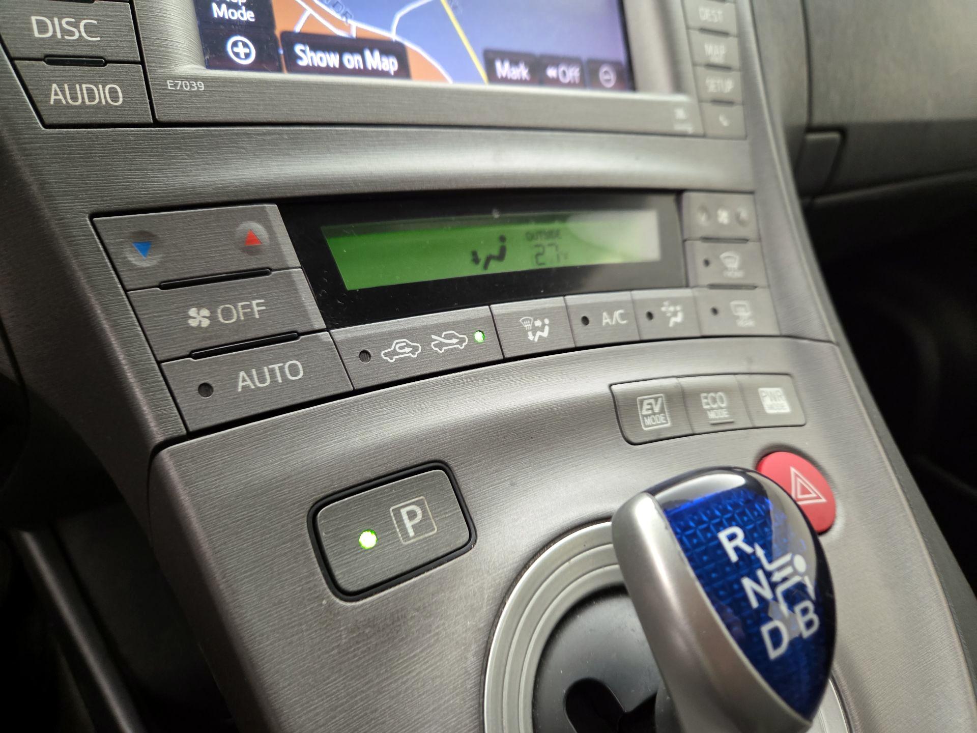 Thumbnail: 2014 Toyota Prius - 17