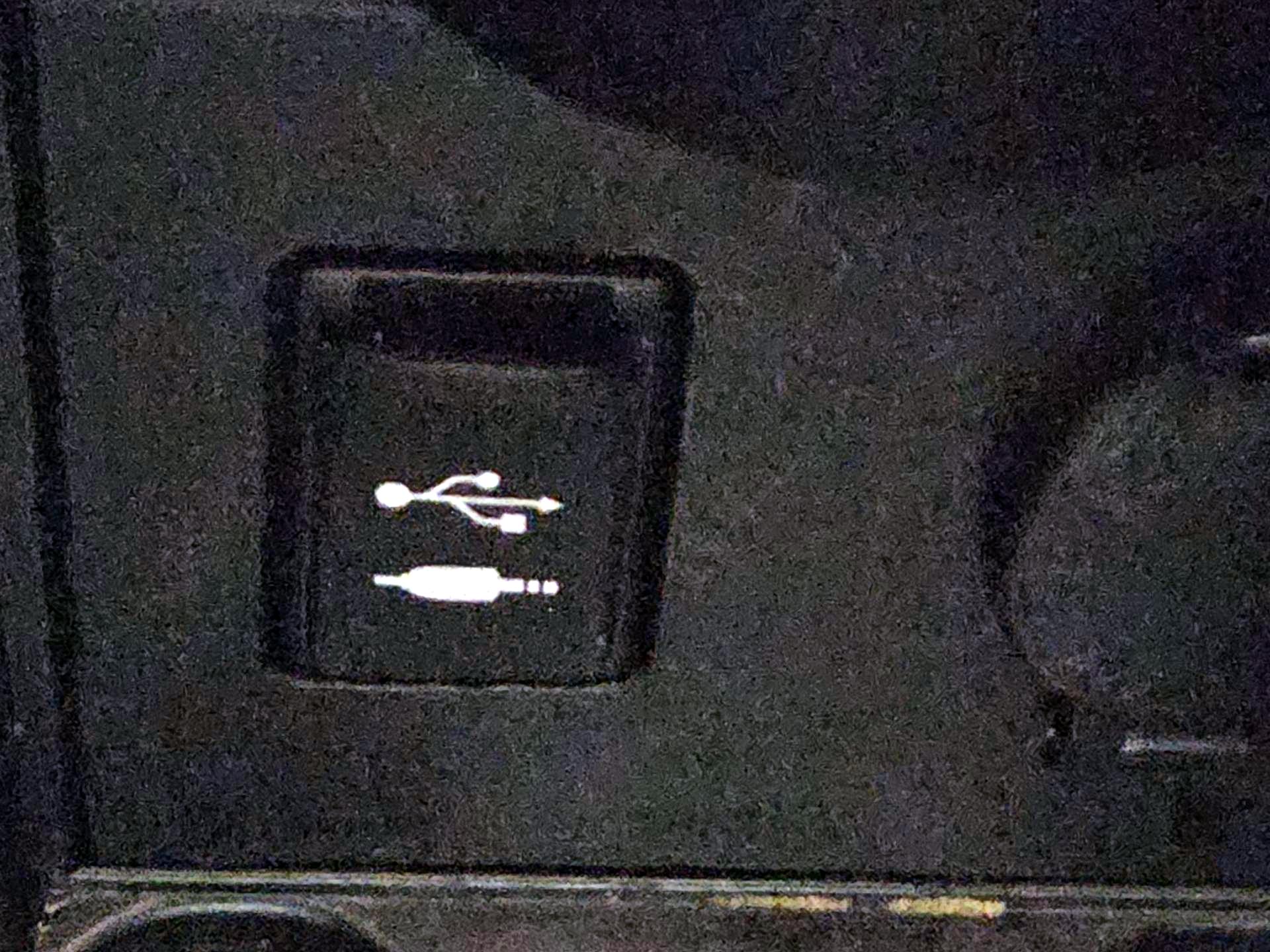 Thumbnail: 2014 Toyota Prius - 19