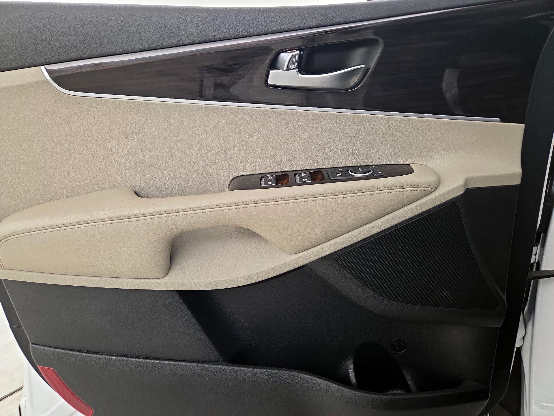 Thumbnail: 2019 Kia Sorento - 12