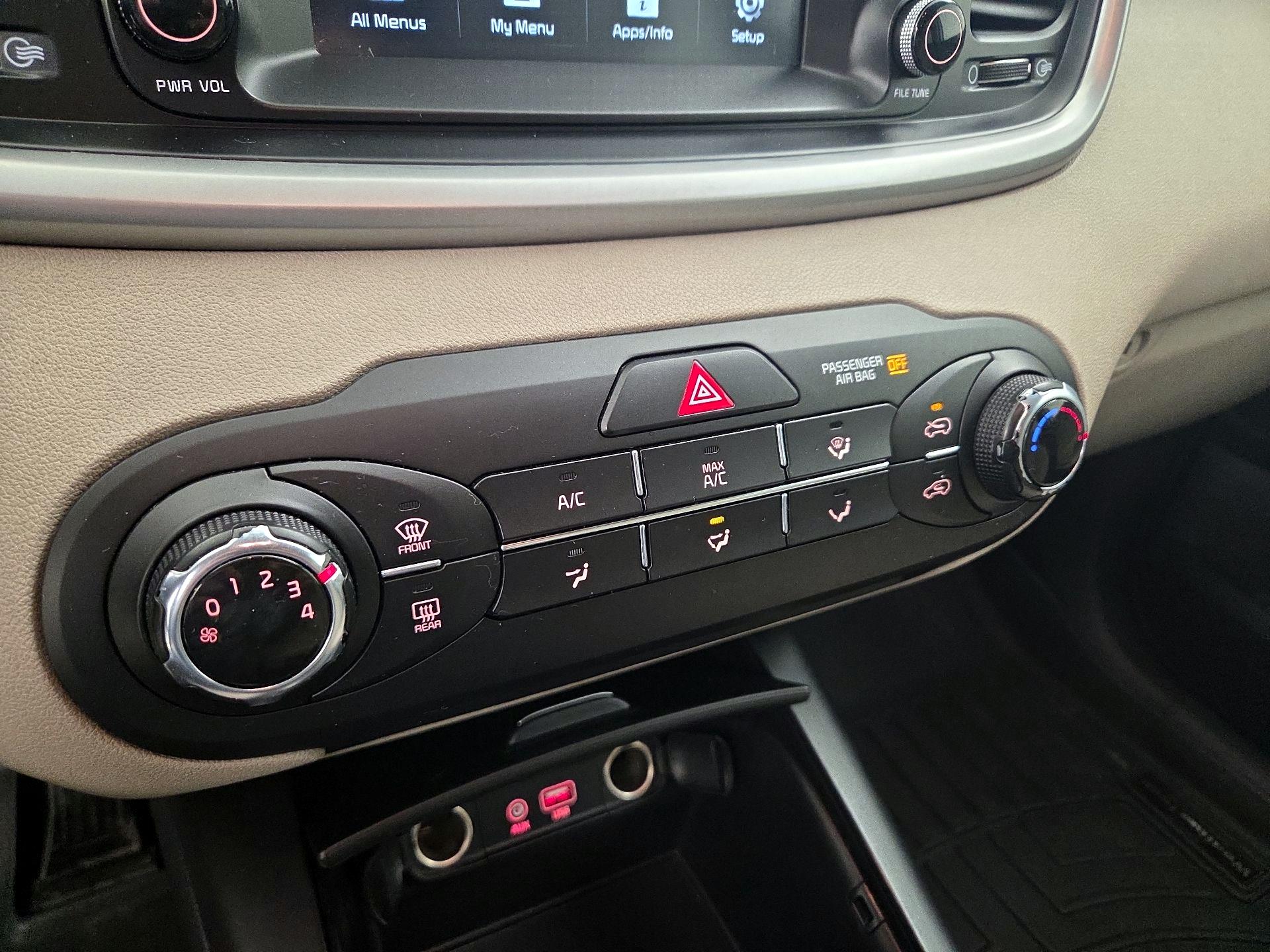 Thumbnail: 2019 Kia Sorento - 16