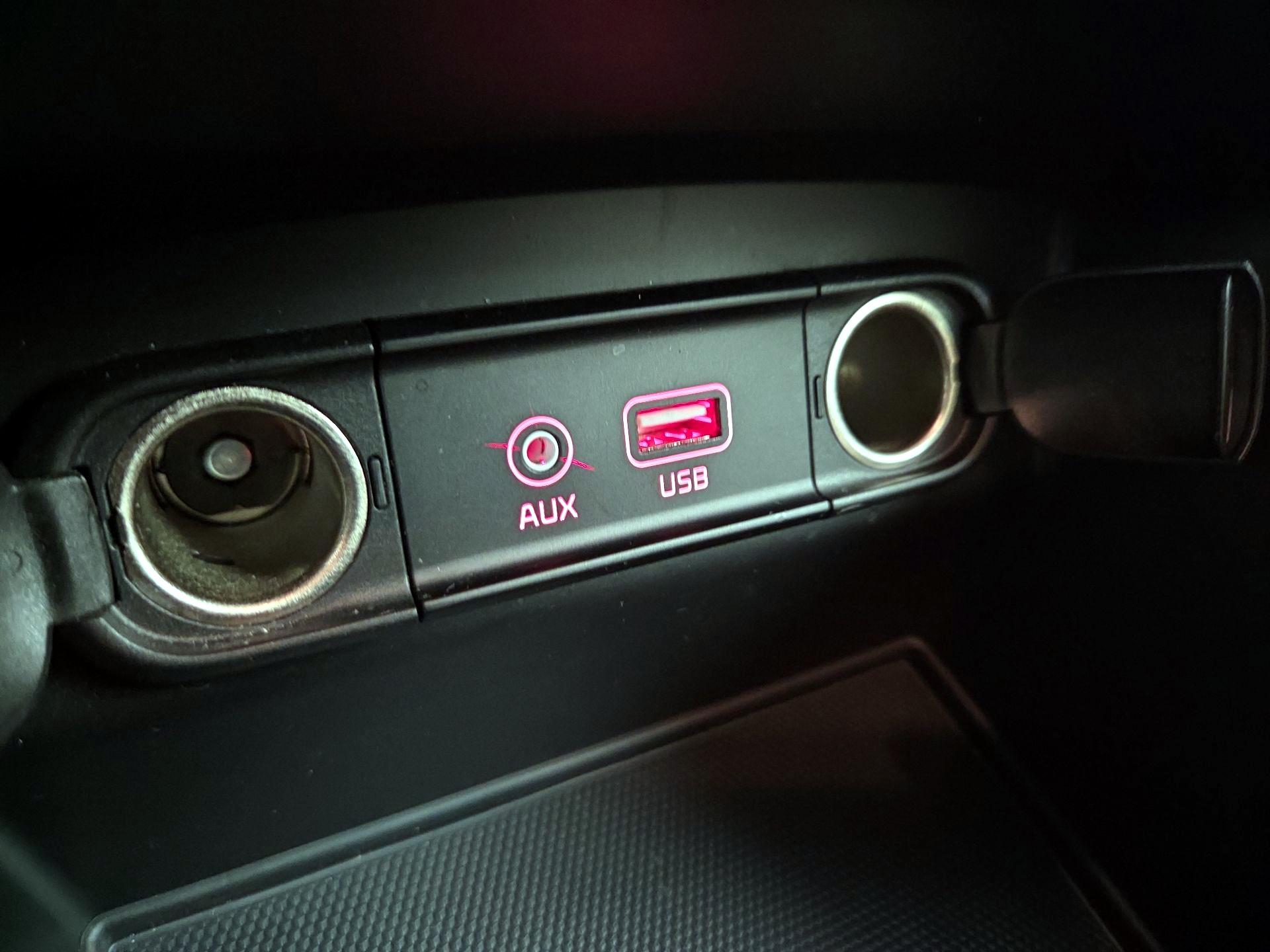 Thumbnail: 2019 Kia Sorento - 18