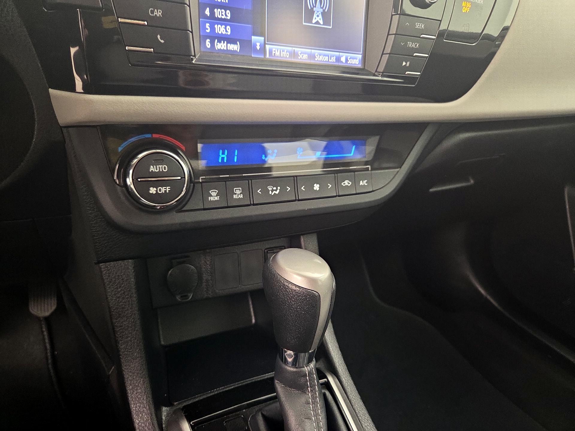 Thumbnail: 2016 Toyota Corolla - 16