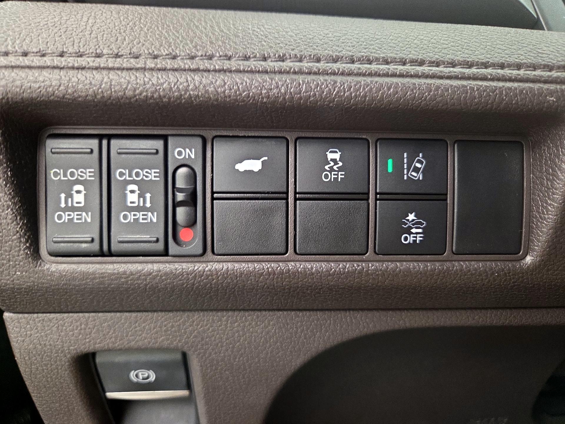 Thumbnail: 2018 Honda Odyssey - 13