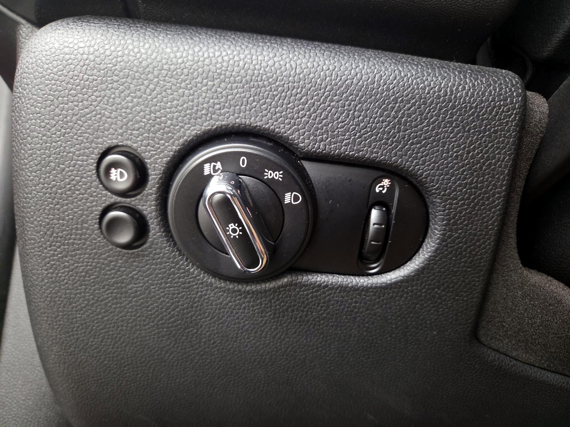 Thumbnail: 2015 MINI Cooper Hardtop - 13