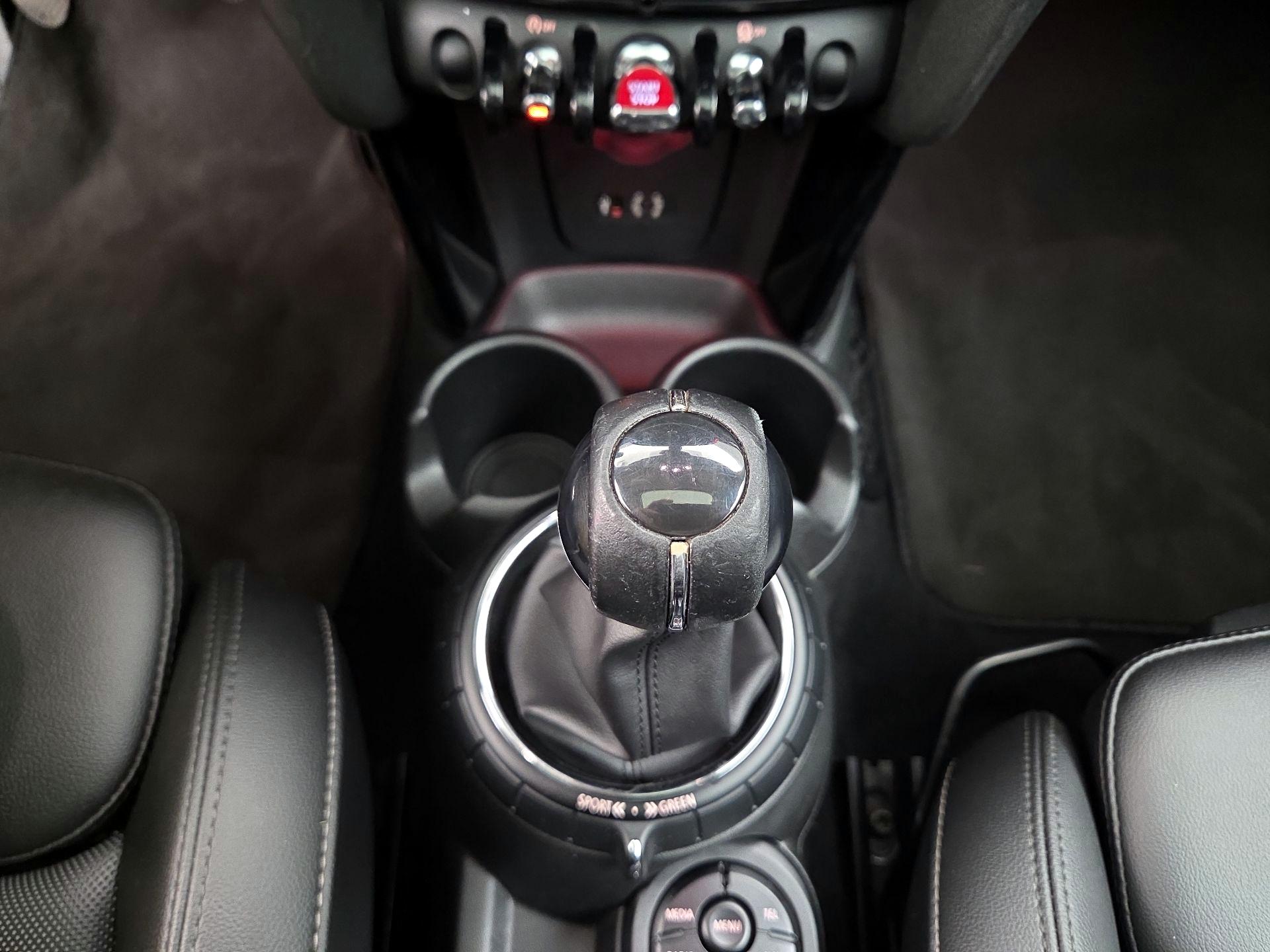 Thumbnail: 2015 MINI Cooper Hardtop - 17