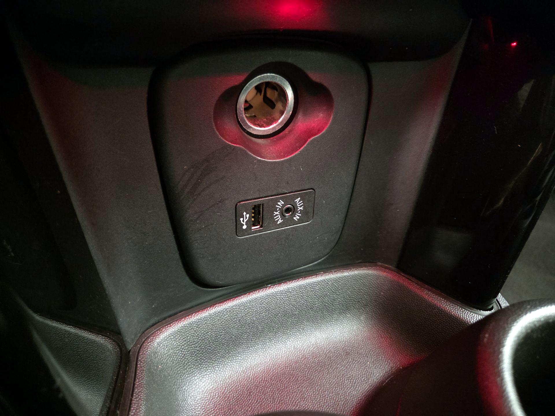 Thumbnail: 2015 MINI Cooper Hardtop - 18