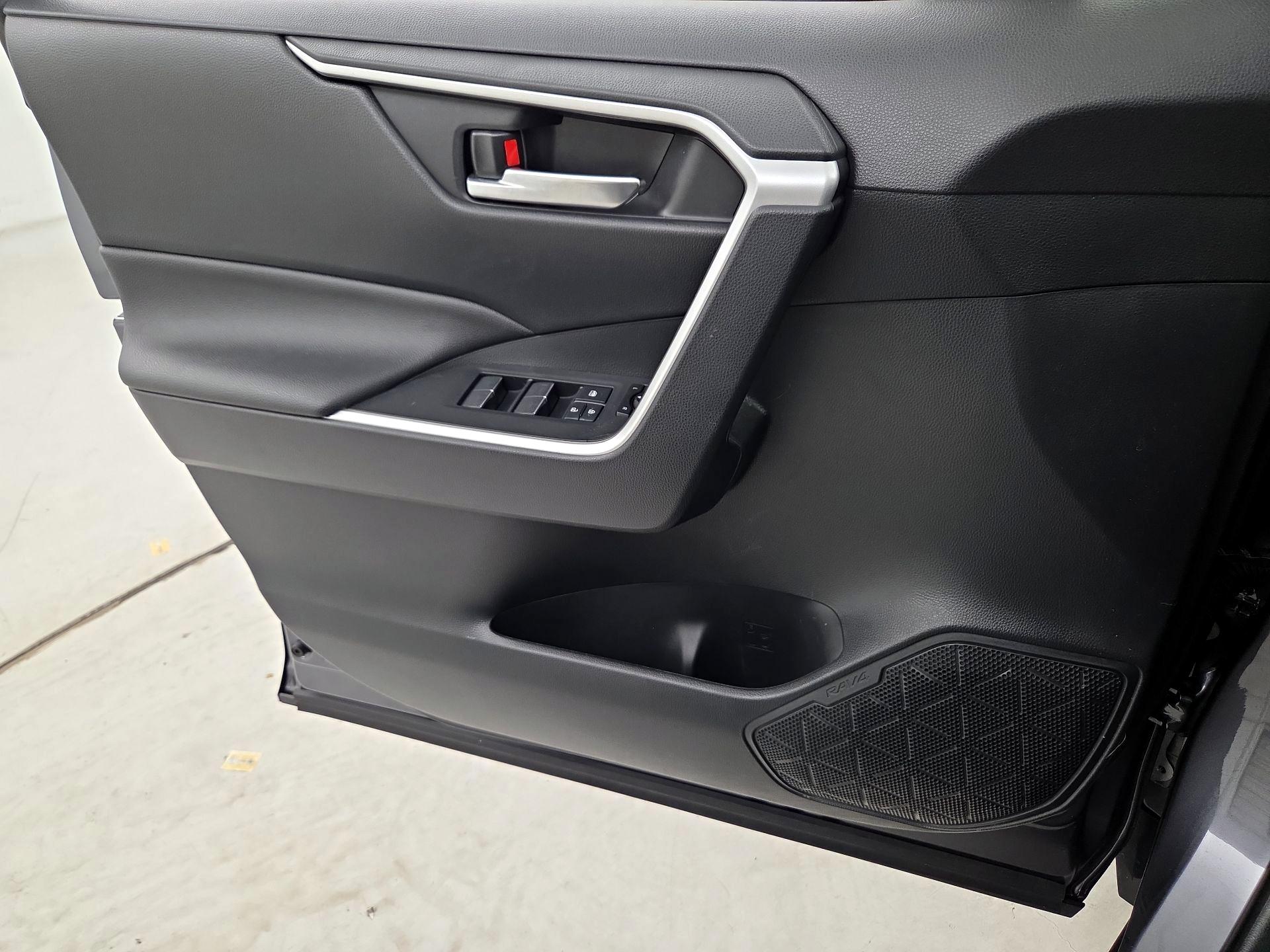 Thumbnail: 2022 Toyota RAV4 - 12