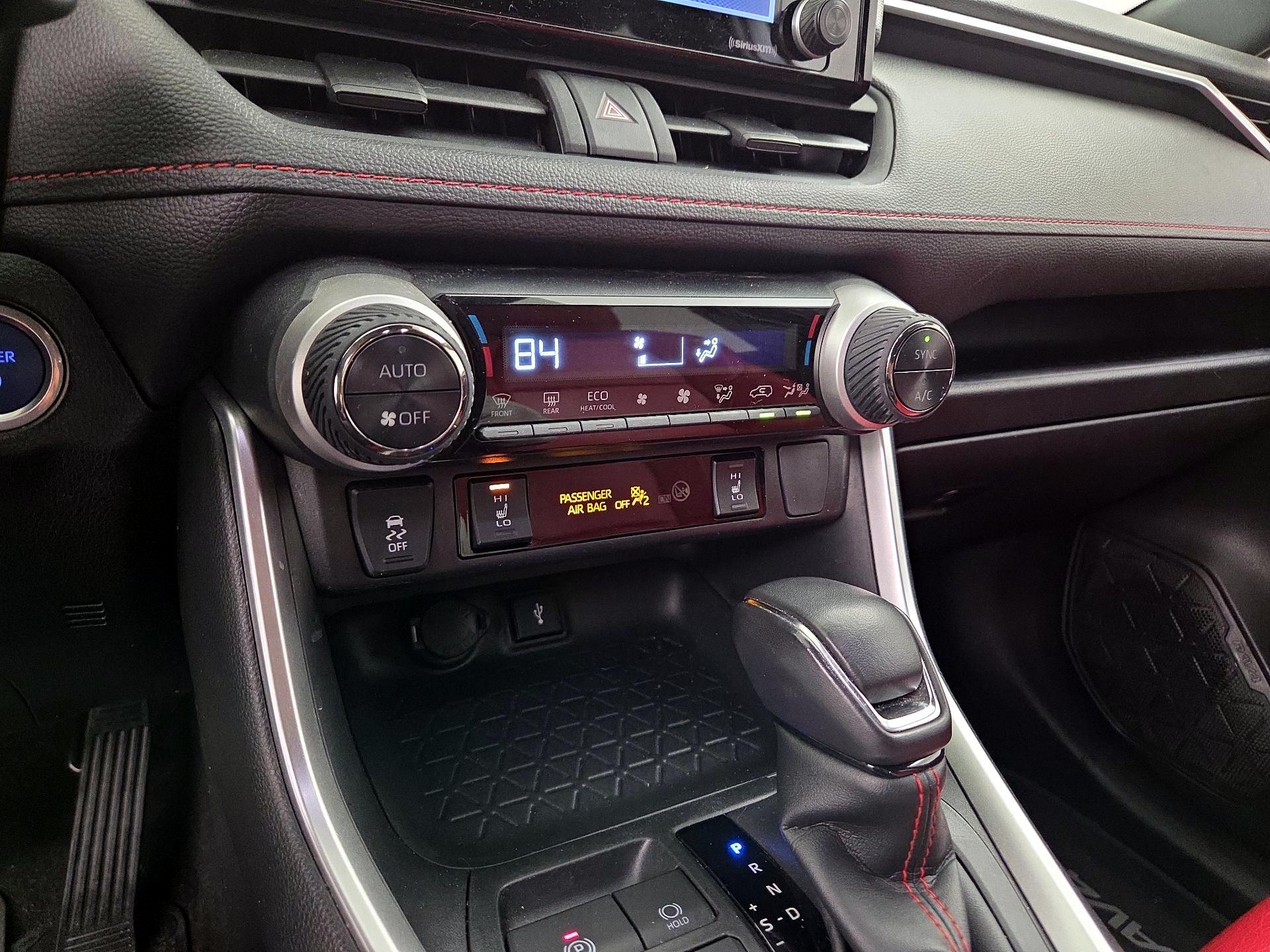 Thumbnail: 2022 Toyota RAV4 - 16