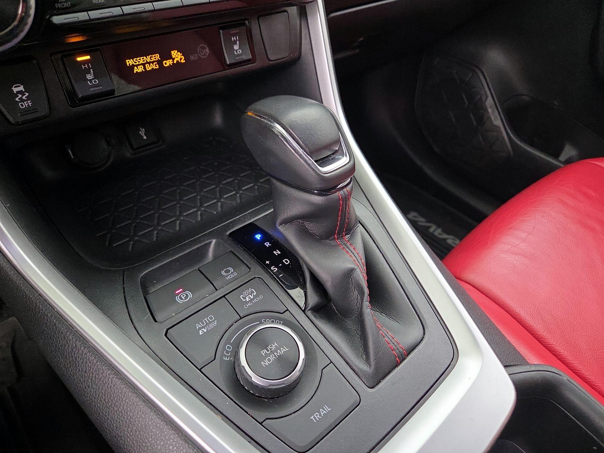 Thumbnail: 2022 Toyota RAV4 - 17