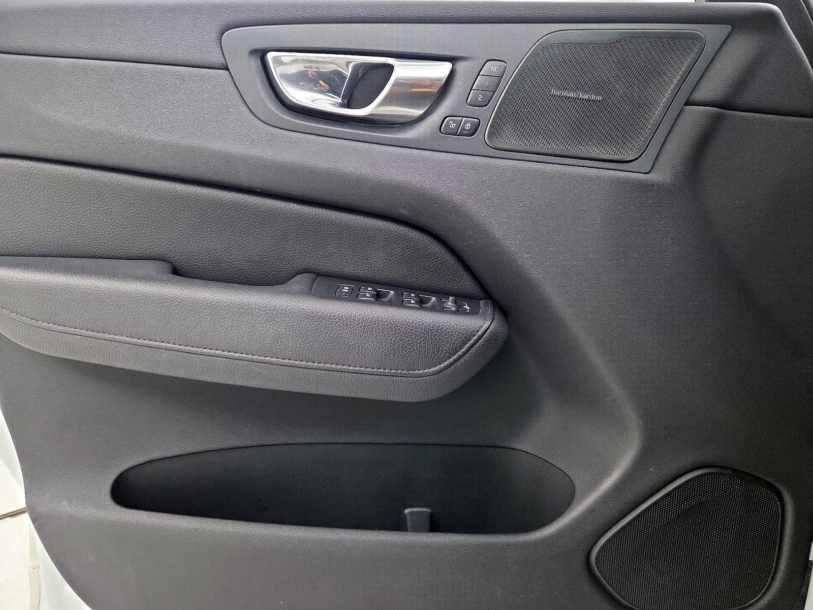 2021 Volvo XC60 Momentum - Photo 13