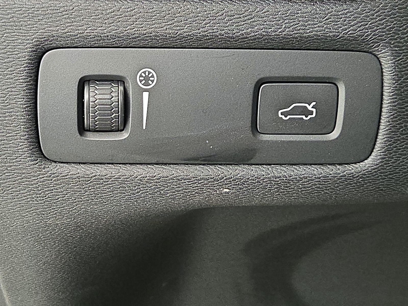2021 Volvo XC60 Momentum - Photo 14