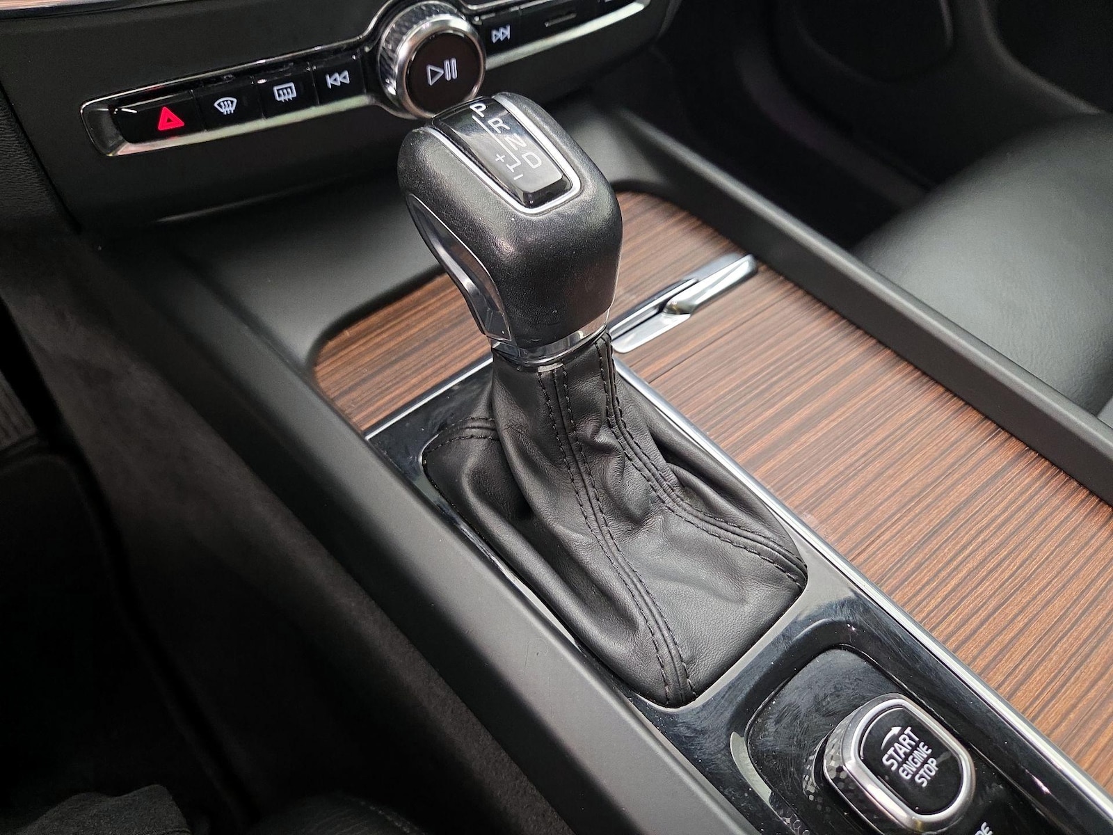 2021 Volvo XC60 Momentum - Photo 18