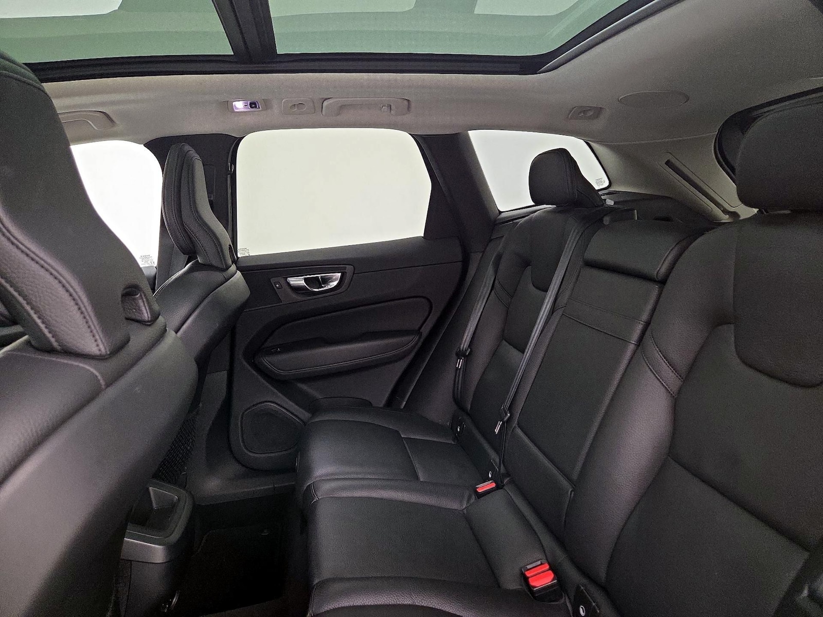 2021 Volvo XC60 Momentum - Photo 21