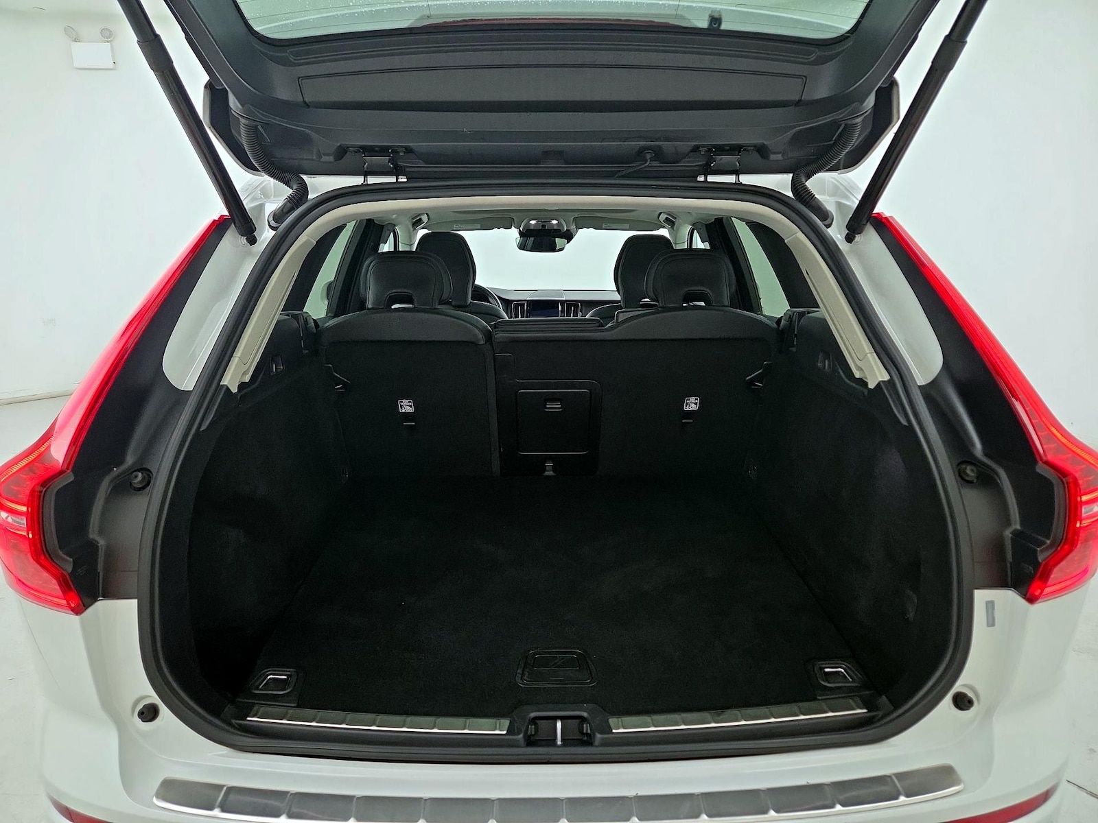 2021 Volvo XC60 Momentum - Photo 22