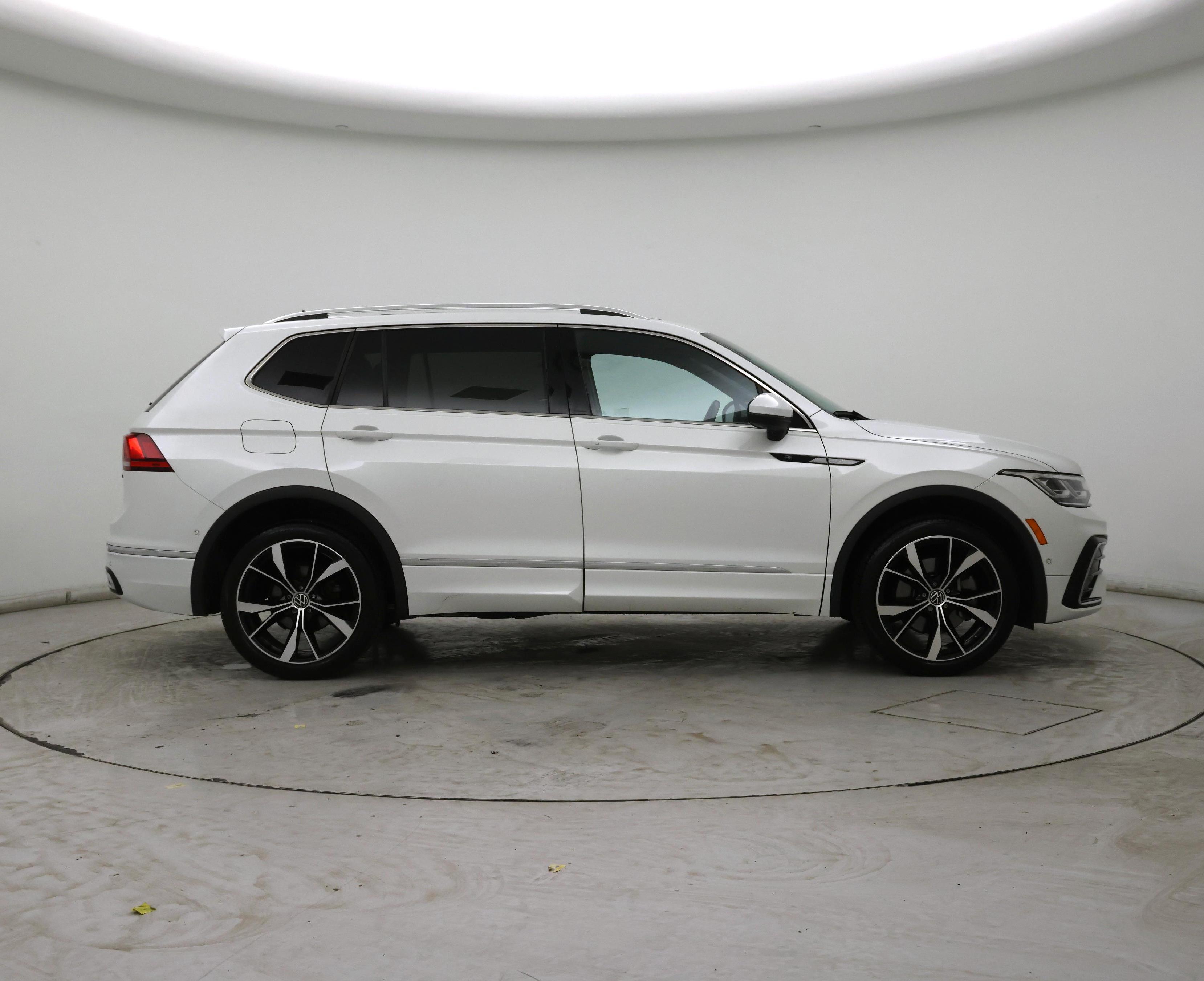 Thumbnail: 2022 Volkswagen Tiguan - 7