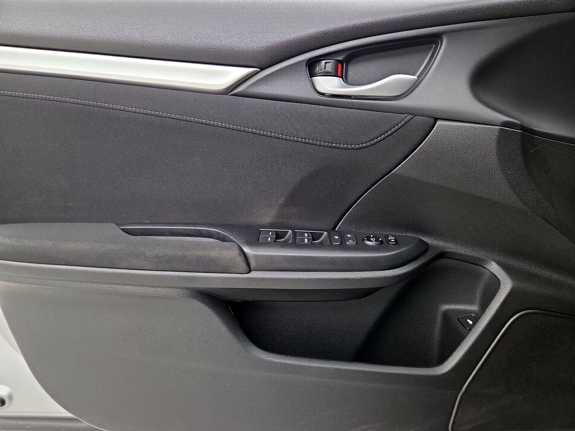 Thumbnail: 2016 Honda Civic - 12