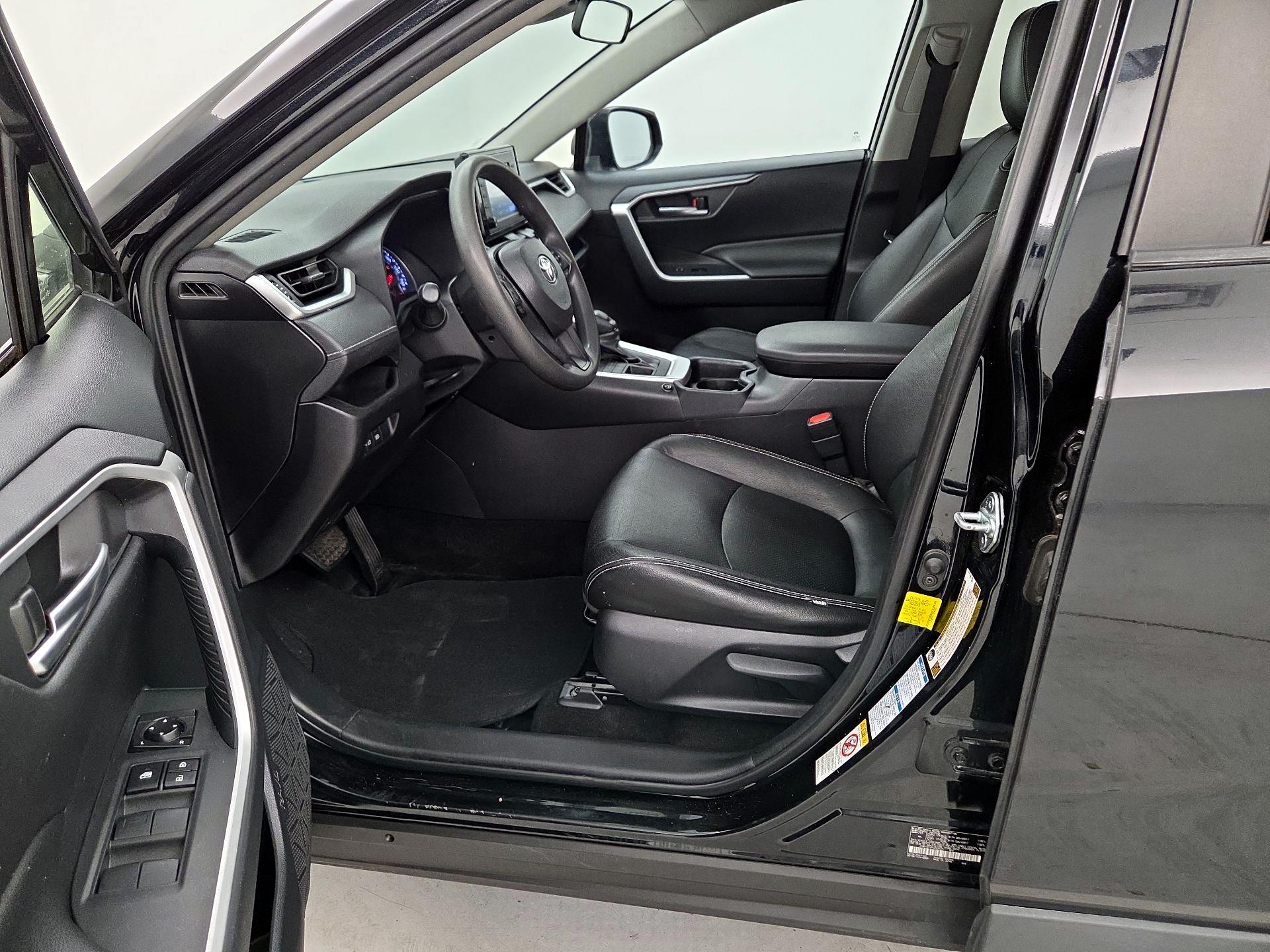 Thumbnail: 2019 Toyota RAV4 - 11