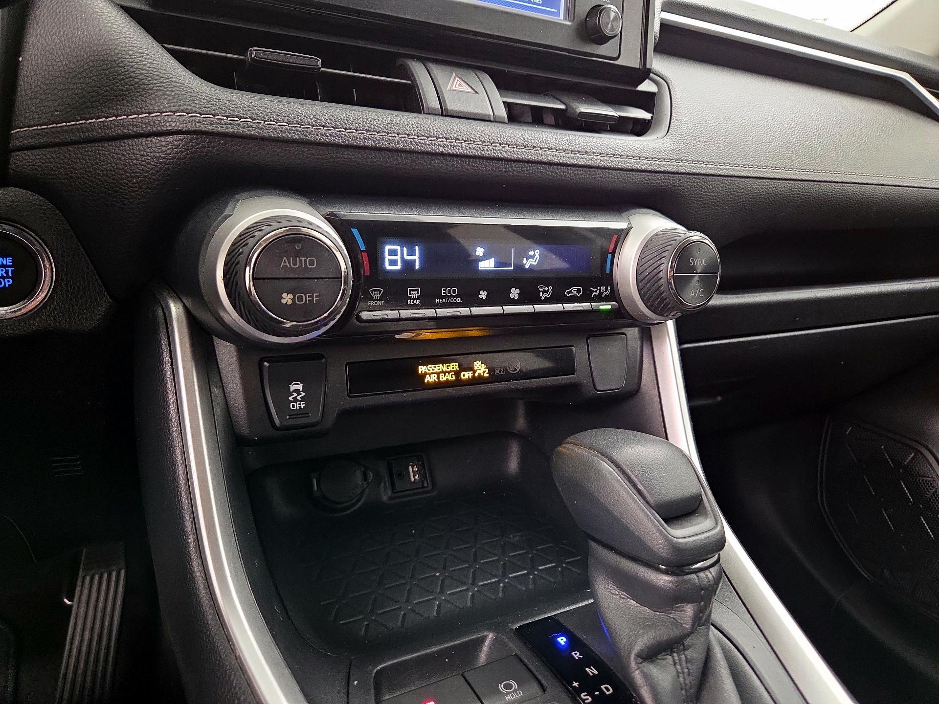 Thumbnail: 2019 Toyota RAV4 - 16