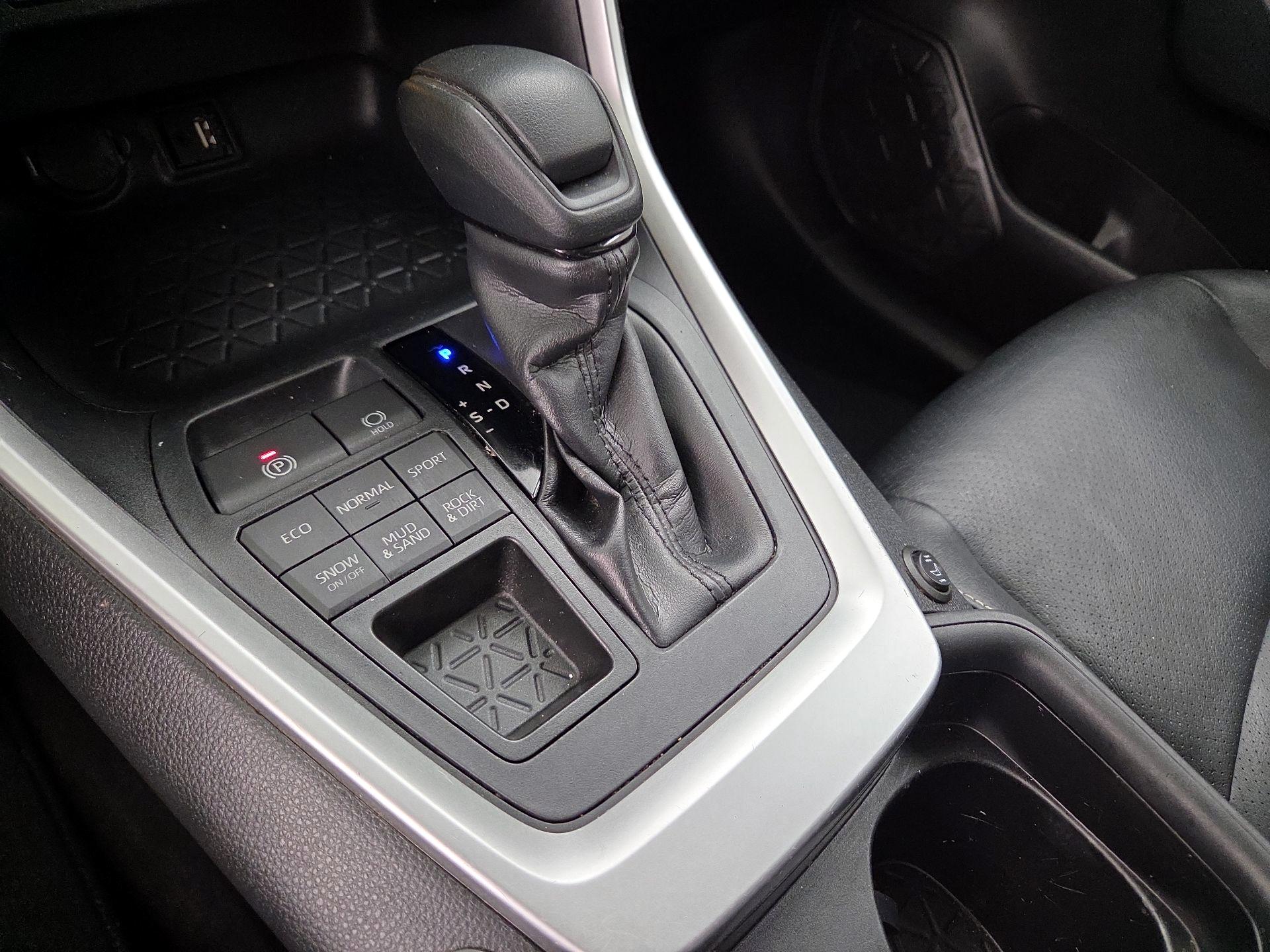 Thumbnail: 2019 Toyota RAV4 - 17