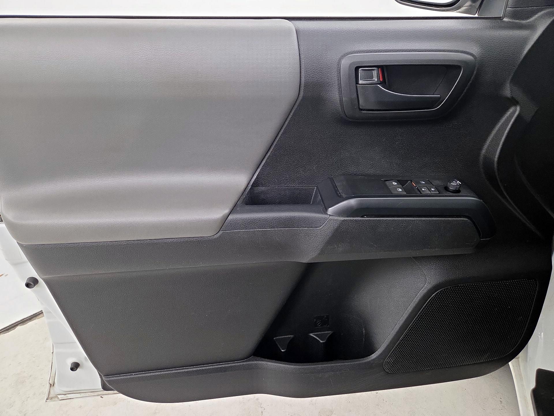 Thumbnail: 2022 Toyota Tacoma - 12