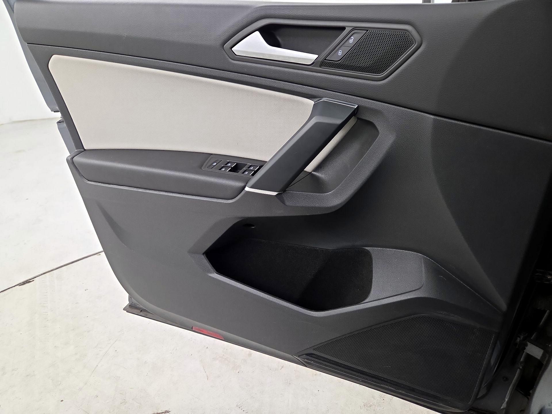 Thumbnail: 2020 Volkswagen Tiguan - 12