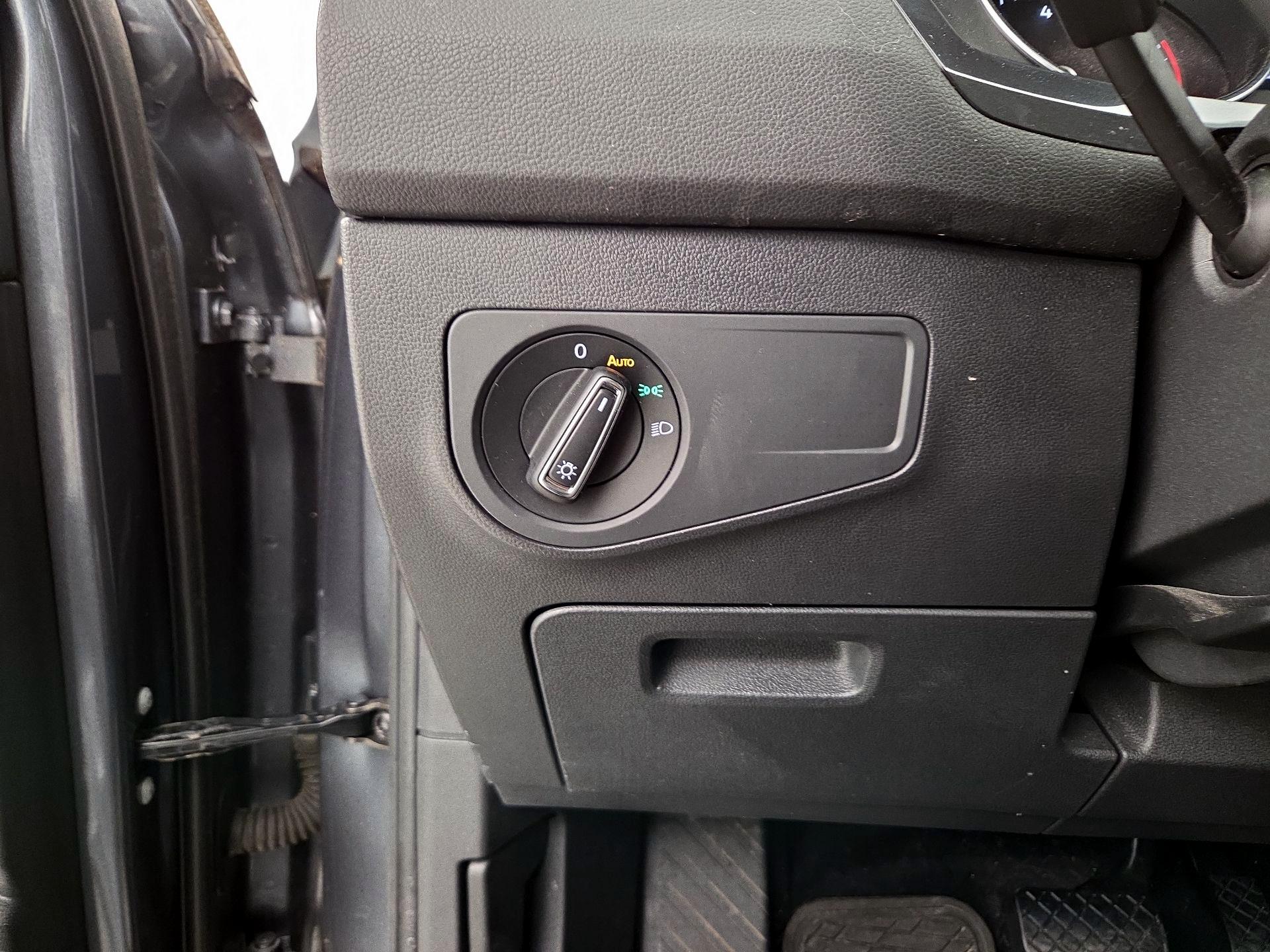 Thumbnail: 2020 Volkswagen Tiguan - 13