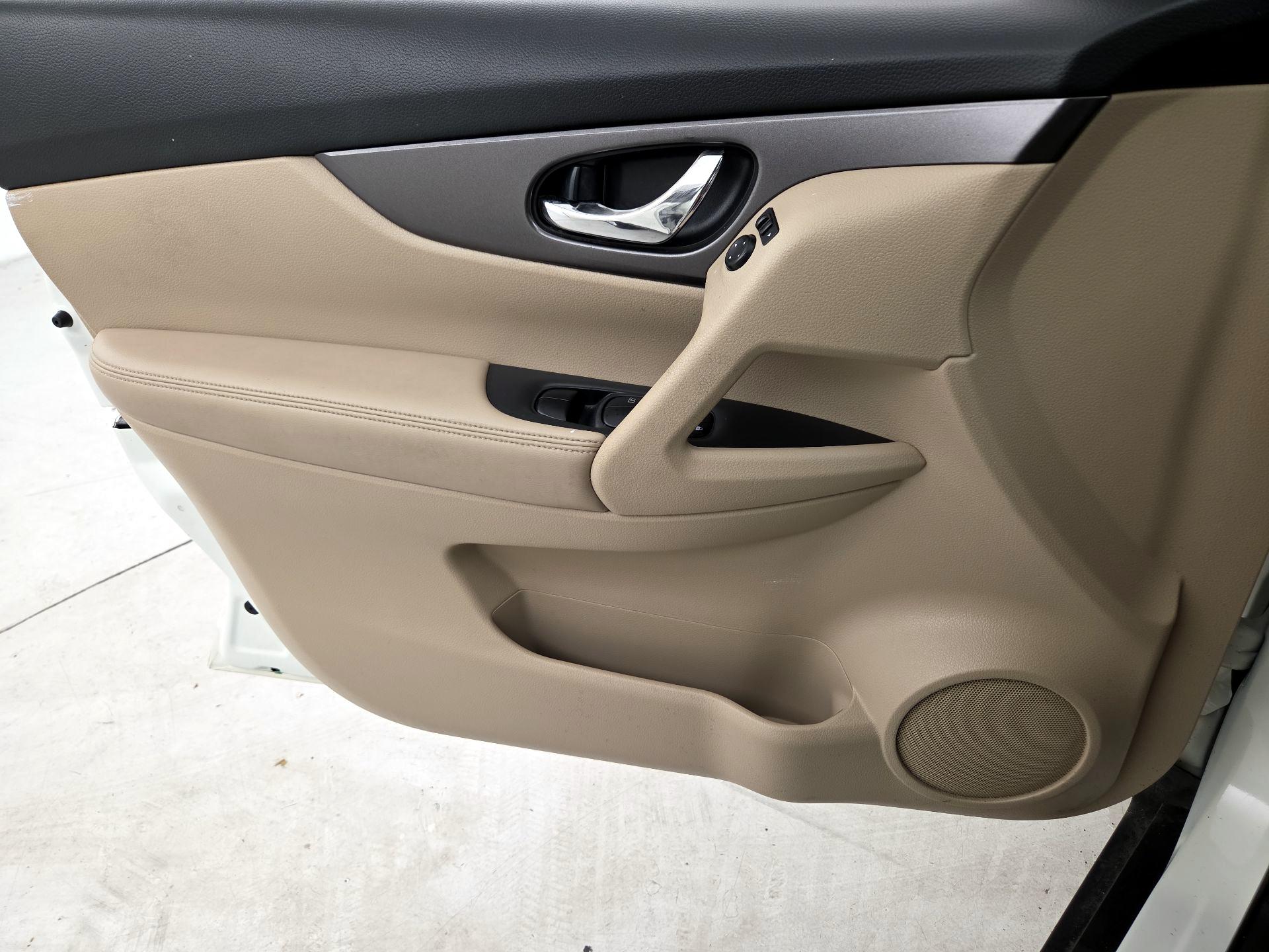 Thumbnail: 2016 Nissan Rogue - 12