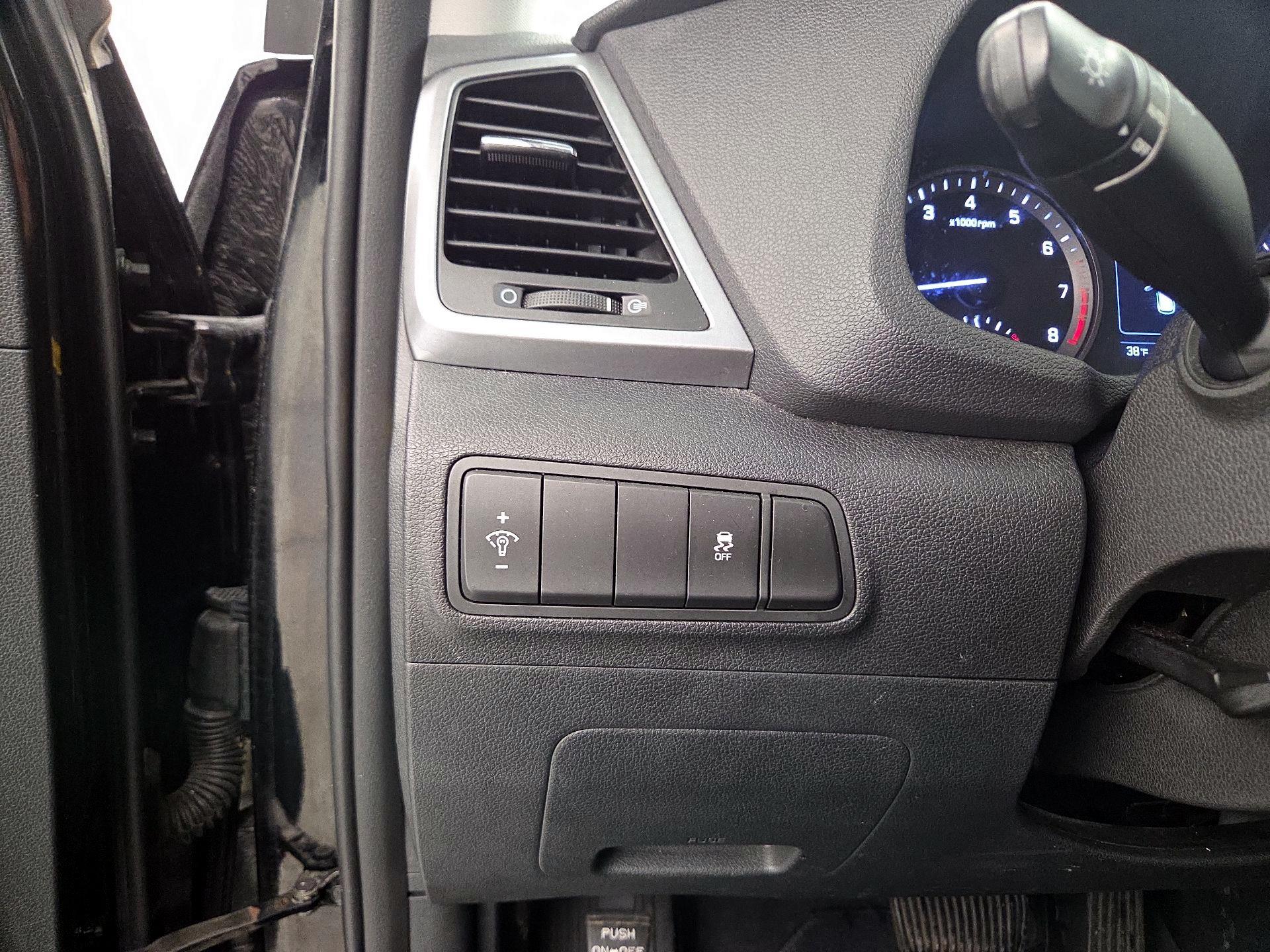 Thumbnail: 2016 Hyundai Tucson - 13