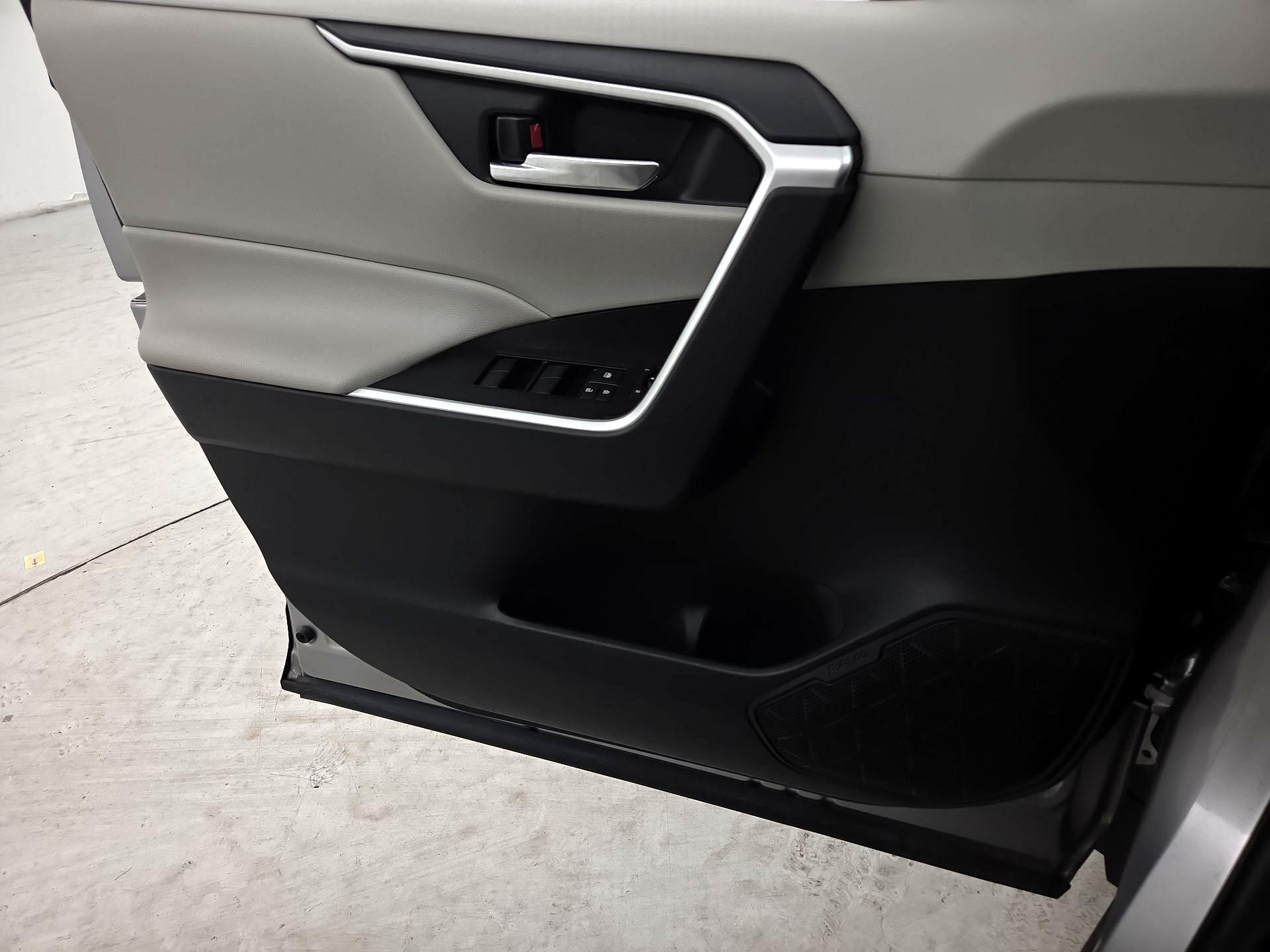 Thumbnail: 2021 Toyota RAV4 - 12