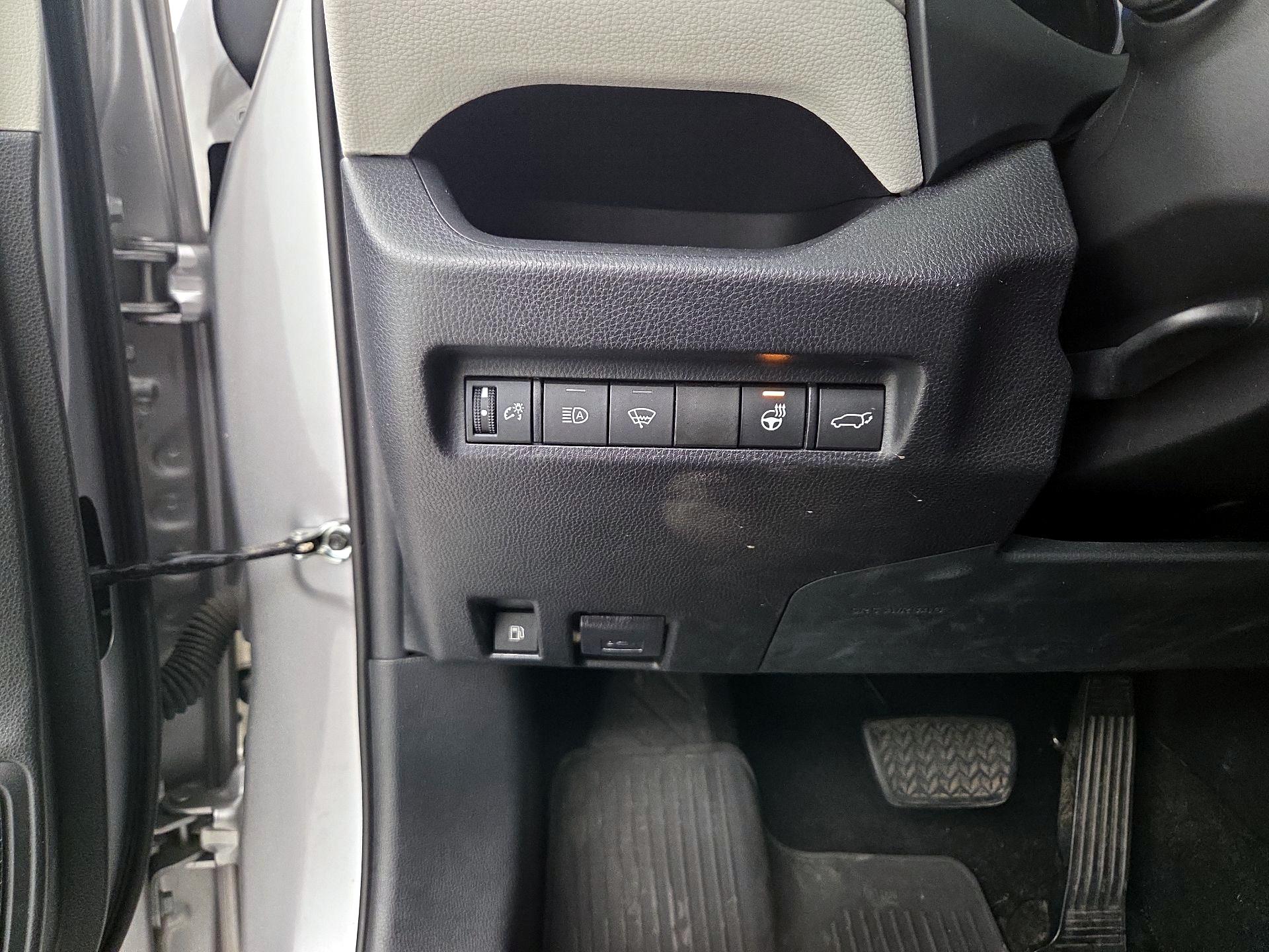 Thumbnail: 2021 Toyota RAV4 - 13