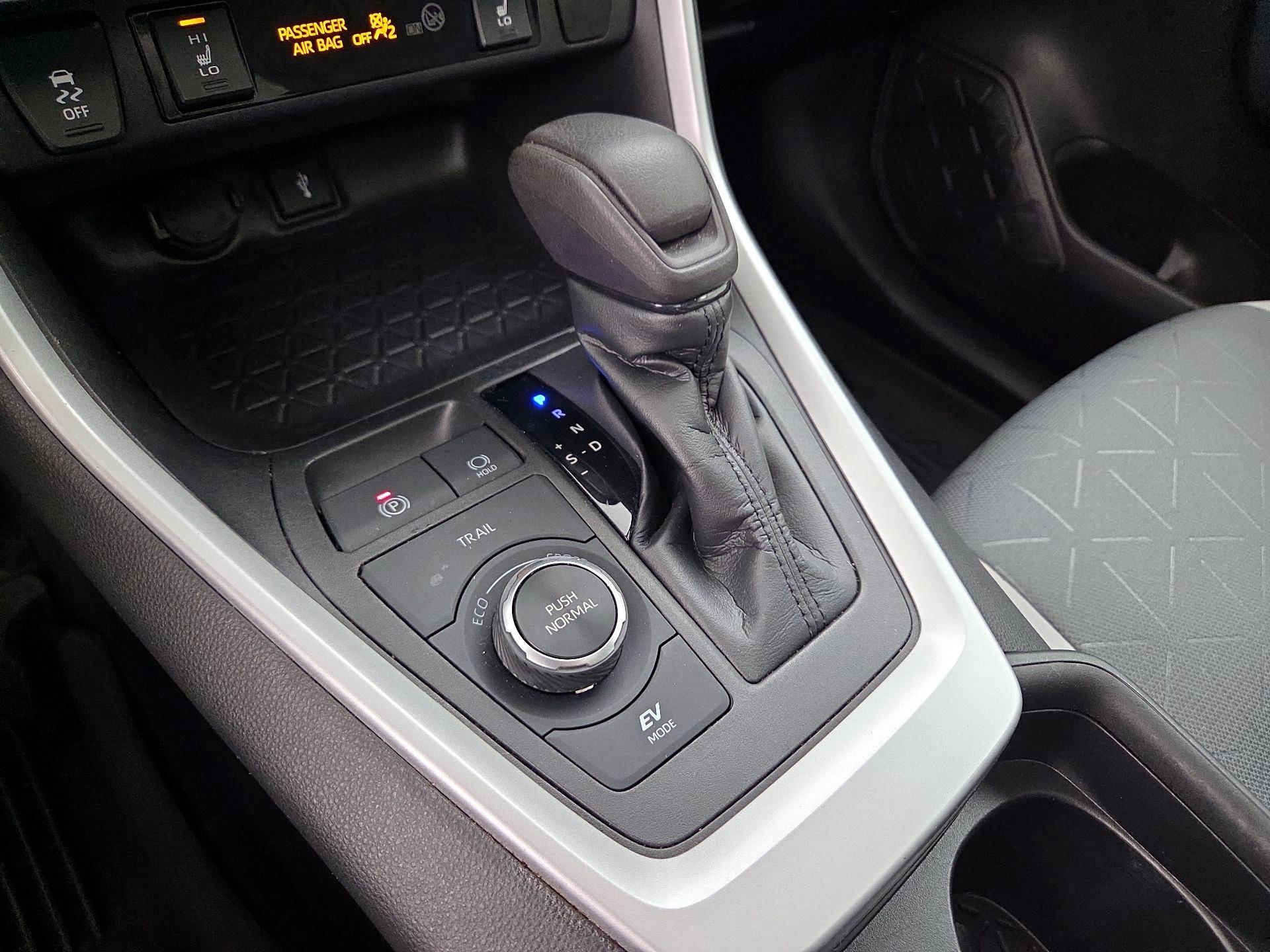 Thumbnail: 2021 Toyota RAV4 - 17