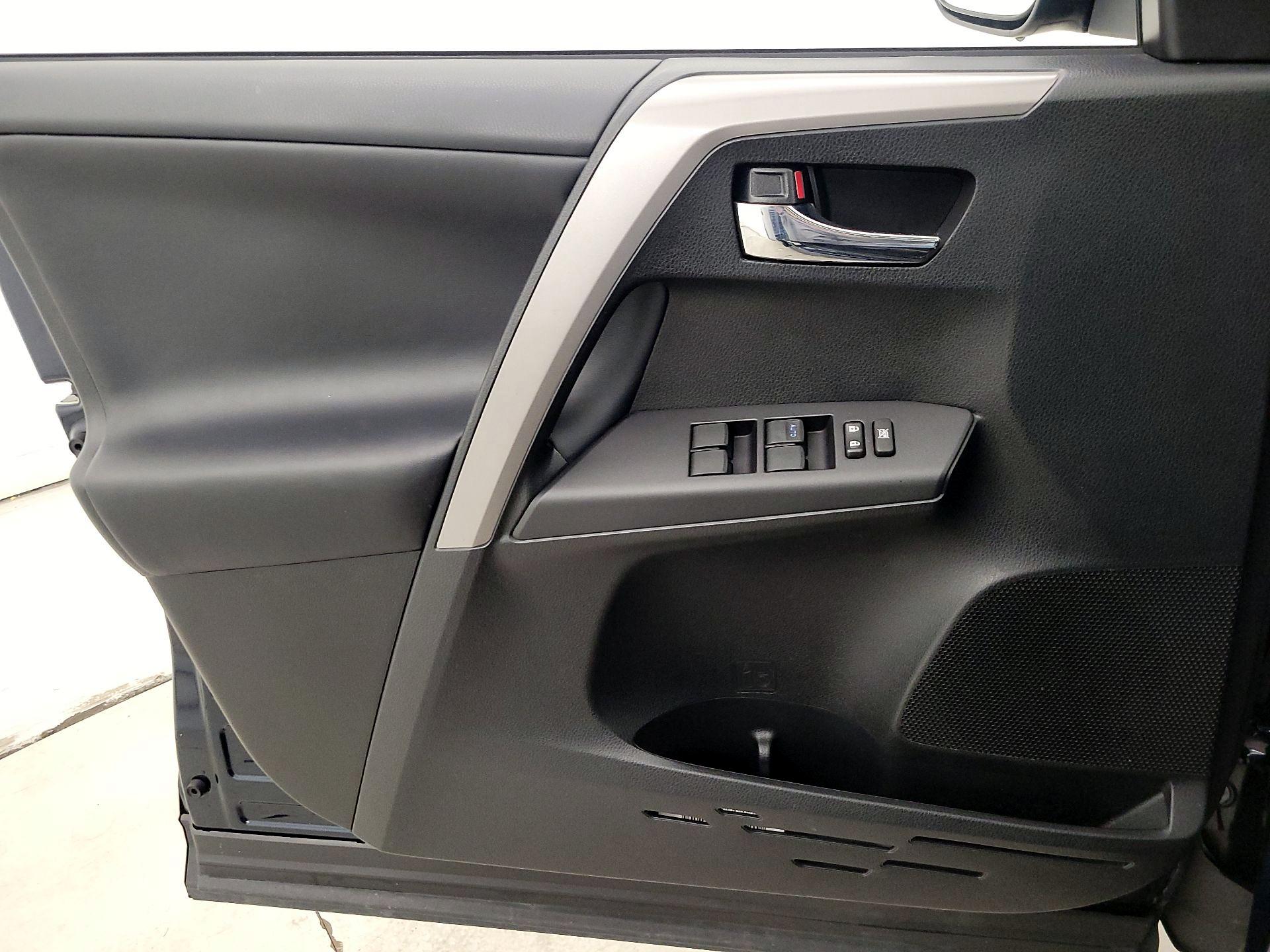 Thumbnail: 2017 Toyota RAV4 - 12